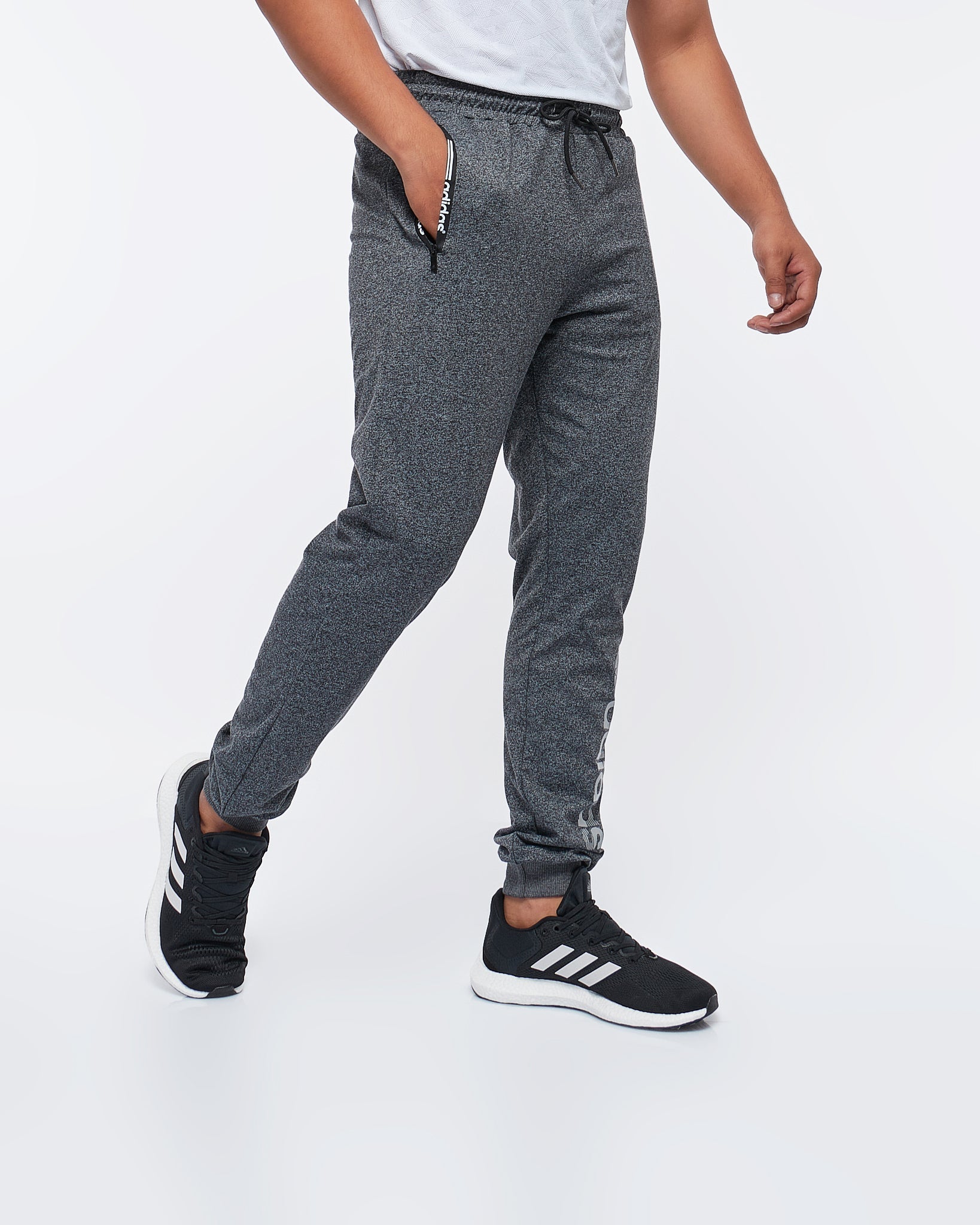 MOI OUTFIT-Trefoil Vertical Logo Printed Men Joggers 17.90