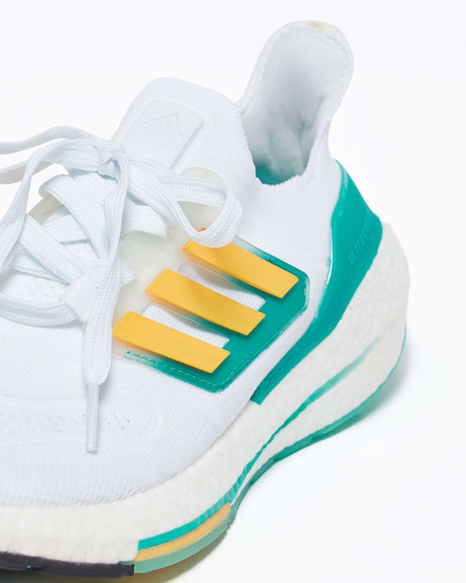 MOI OUTFIT-Ultraboost Lady Shoes 74.90