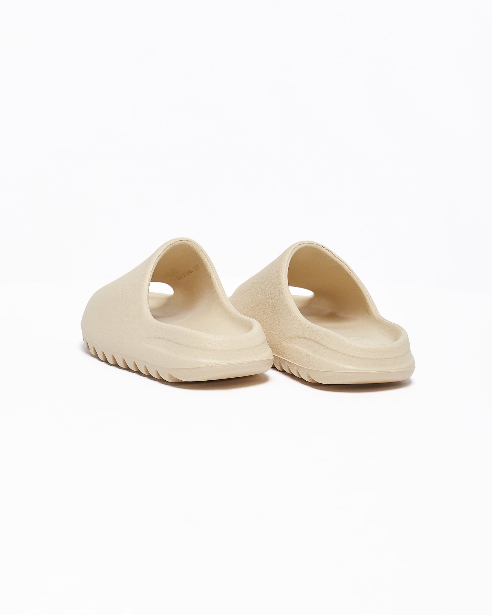 MOI OUTFIT-Yeezy Slide Unisex Slipper 38.90