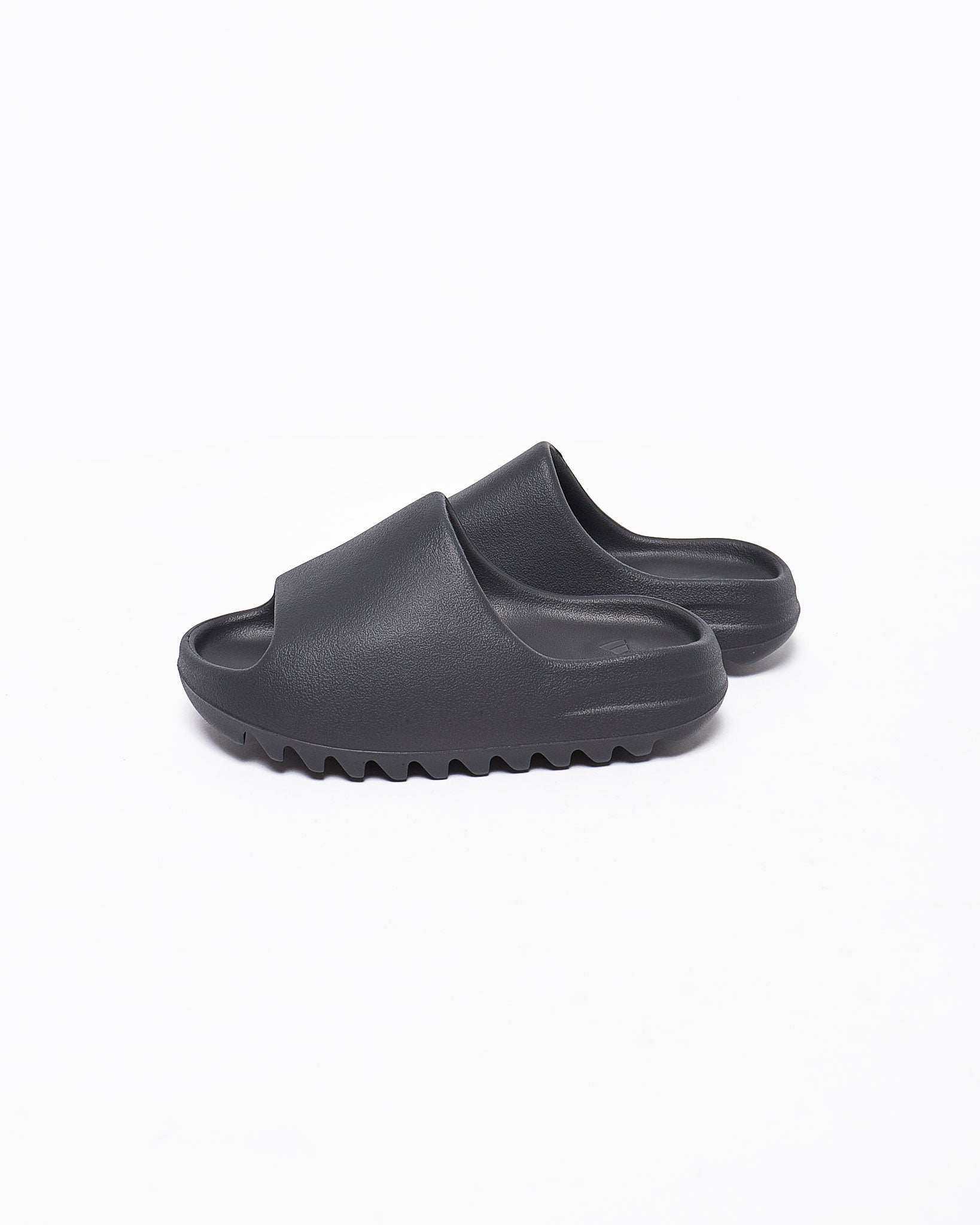 MOI OUTFIT-Yeezy Slide Unisex Slipper 38.90