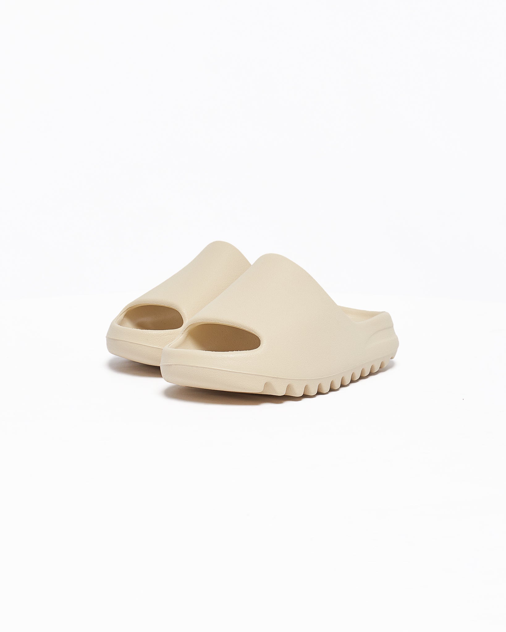 MOI OUTFIT-Yeezy Slide Unisex Slipper 38.90