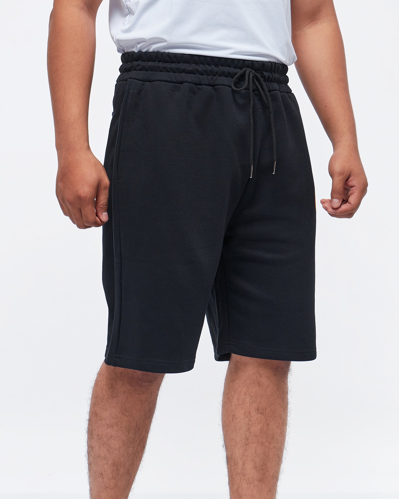 MOI OUTFIT-Yellow Fish Embroidered Men Shorts 18.90
