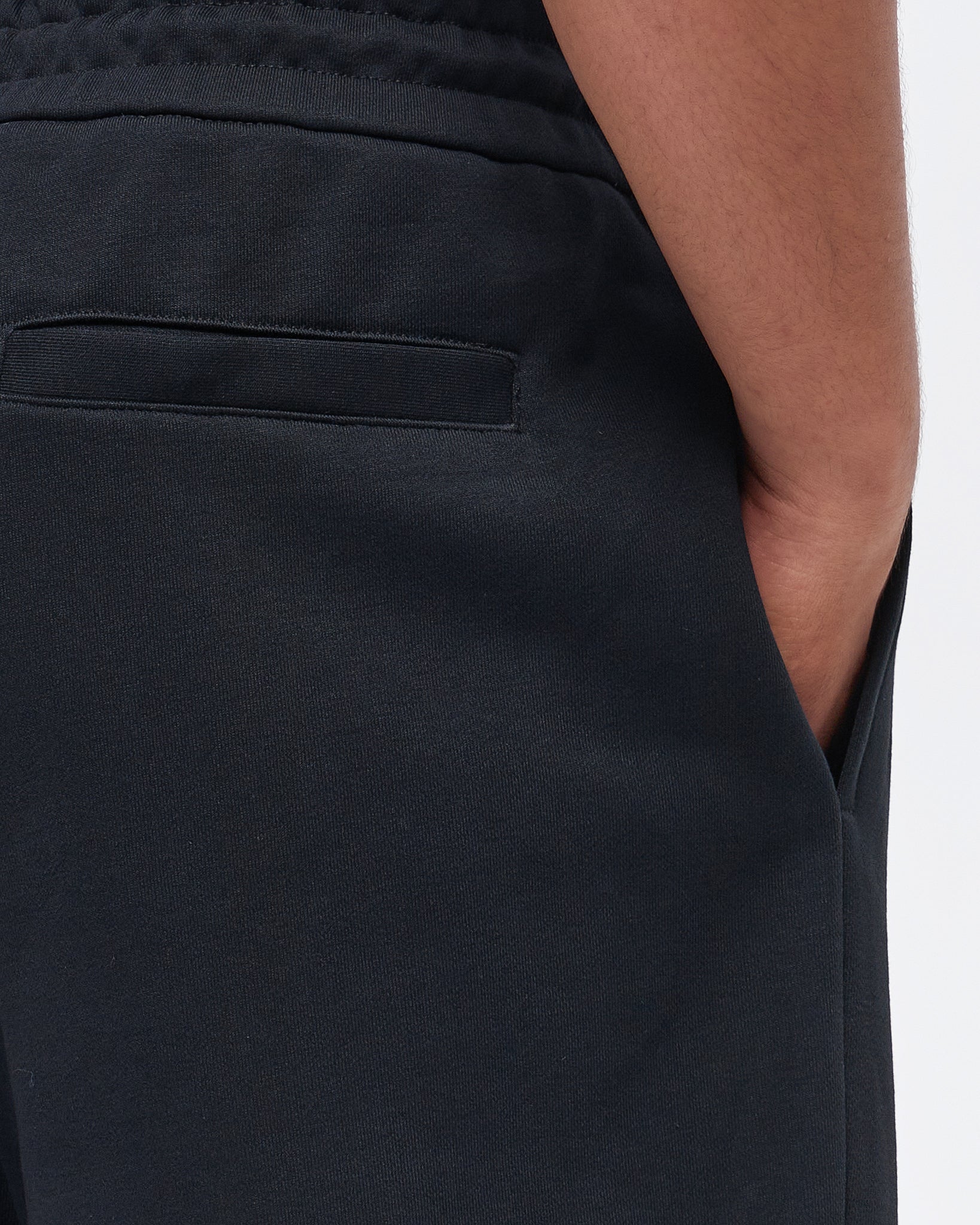 MOI OUTFIT-Yellow Fish Embroidered Men Shorts 18.90