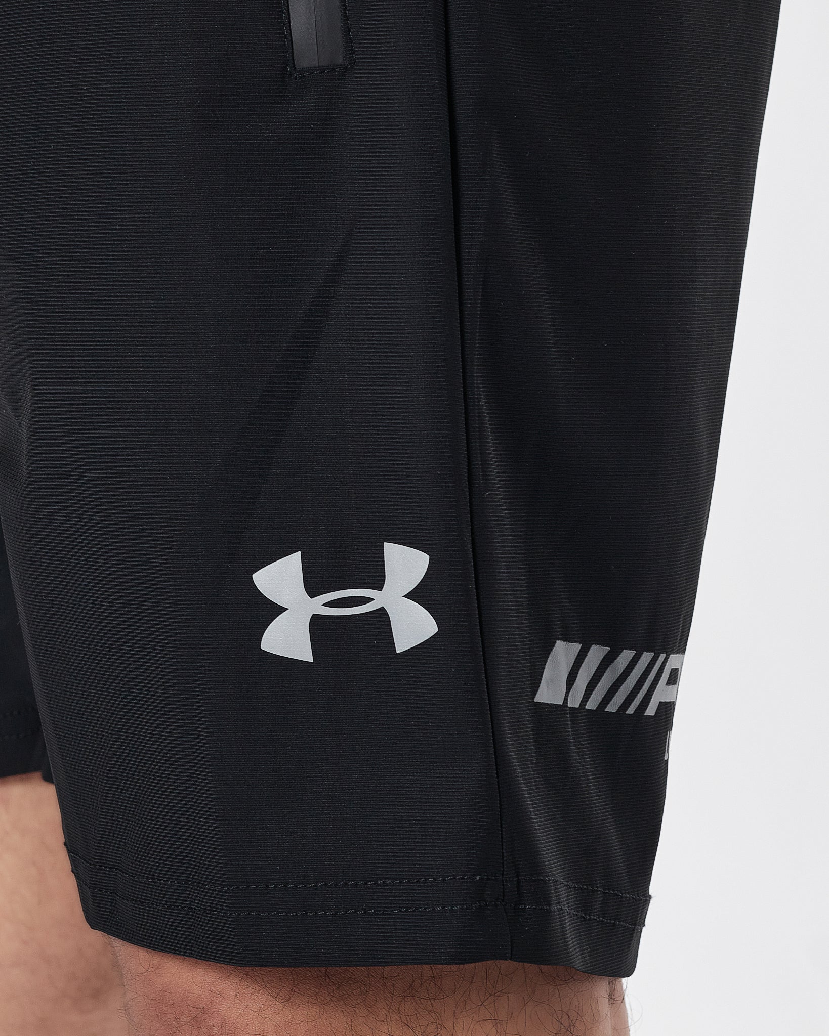 UA Light Weight Men Black Track Shorts 12.90