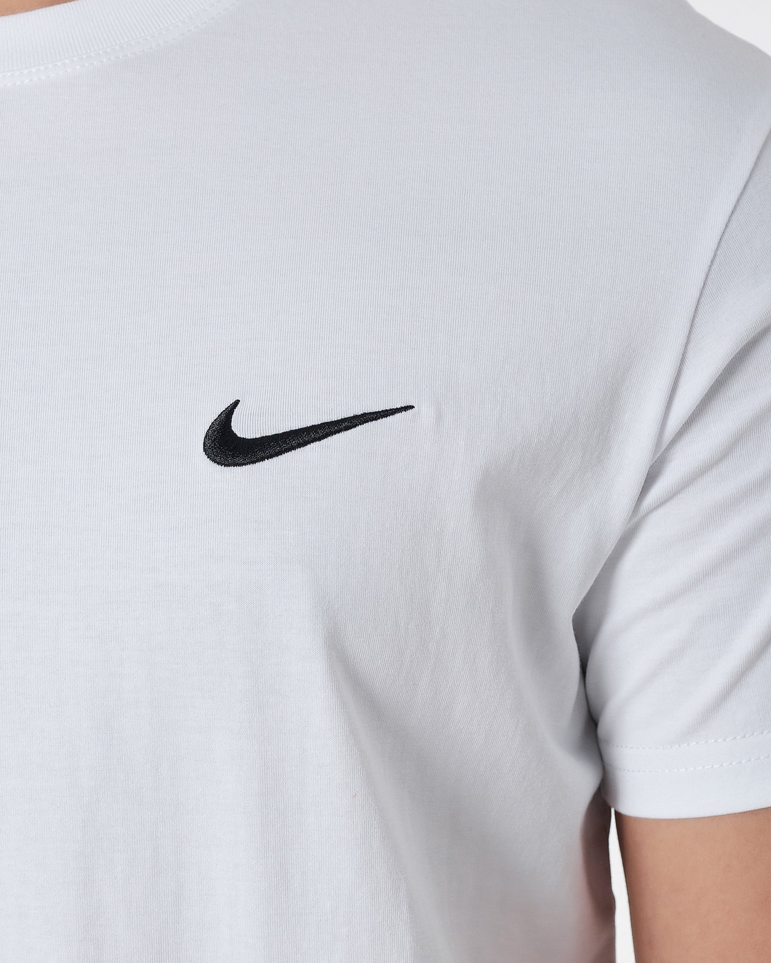 NIK Swooh Logo Embroidered Men White Sport T-Shirt 13.90