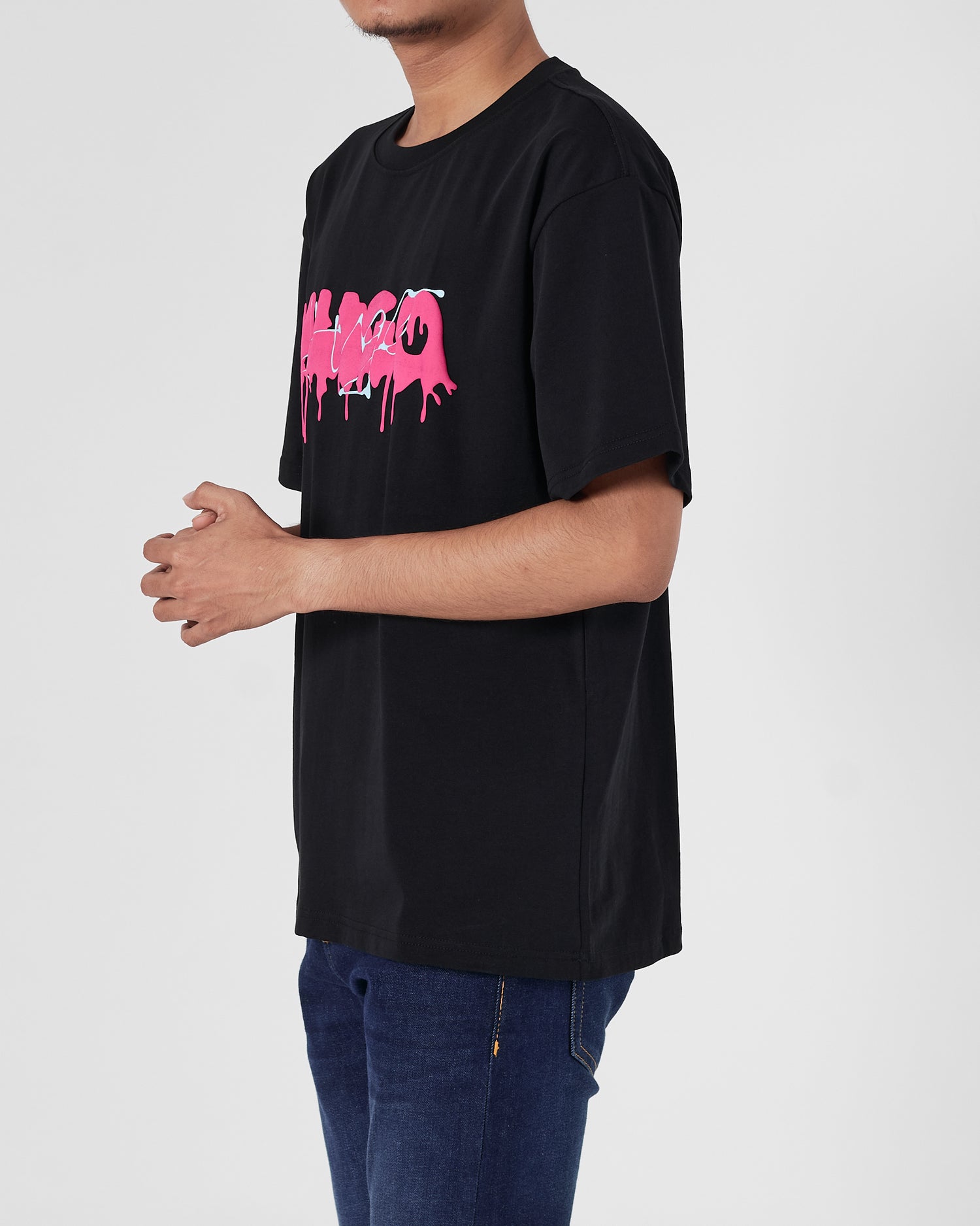 HUG Dripping Logo Printed Men Black T-Shirt 16.90