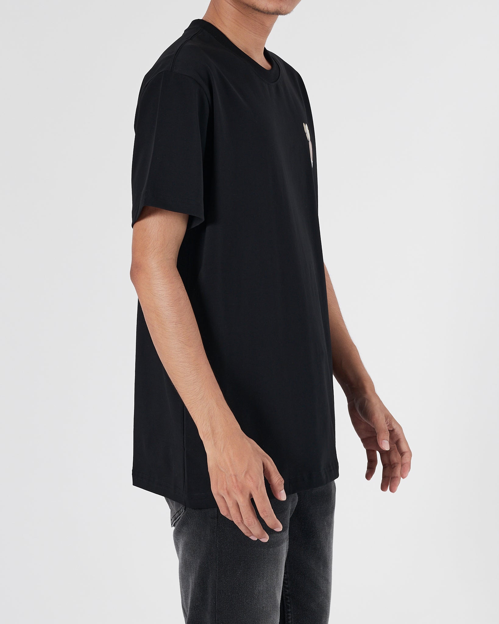 OW X Kaws Men Black T-Shirt 15.90