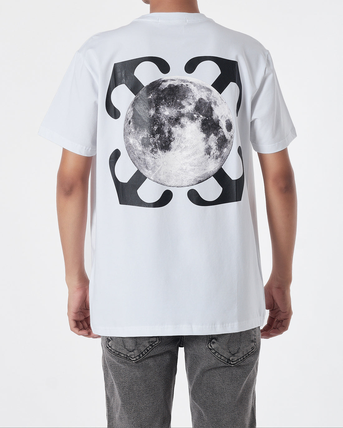 OW Moon Arrow Skate Men White T-Shirt 16.90