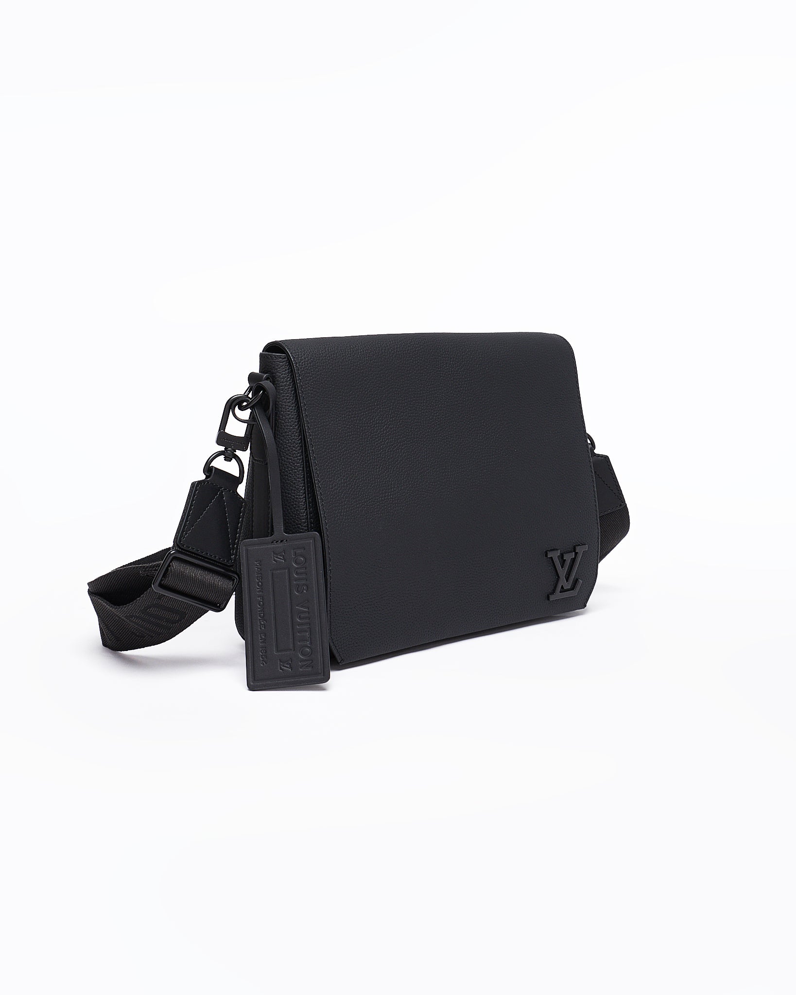 Lv black 2025 sling bag