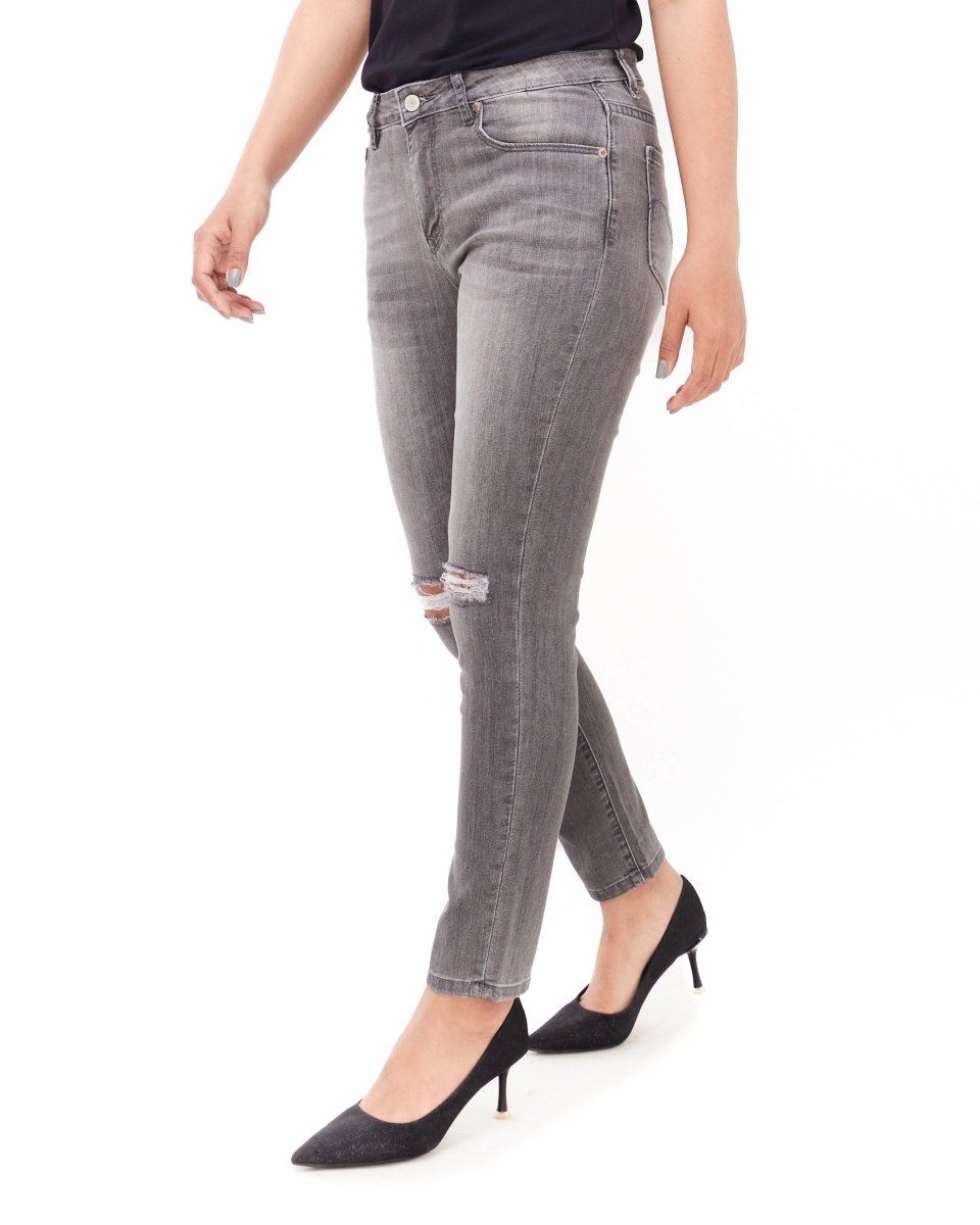 MOI OUTFIT-711 Slim Fit Lady Ripped Jean 18.90