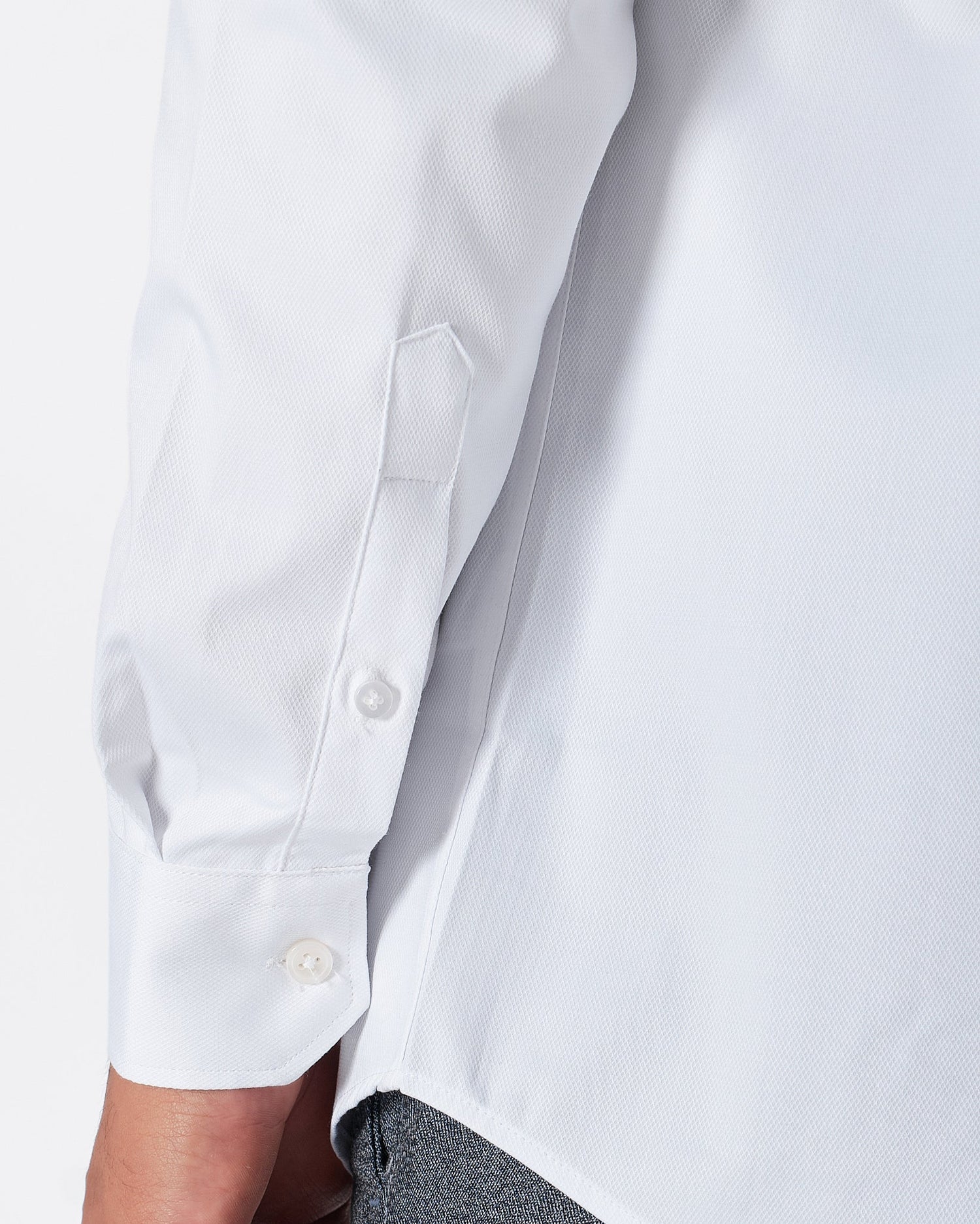 MOI OUTFIT-ABA Slim Fit Men White Shirts Long Sleeve 17.90