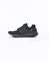 MOI OUTFIT-ADI Ultra Boost Black Runners Shoes 39.90
