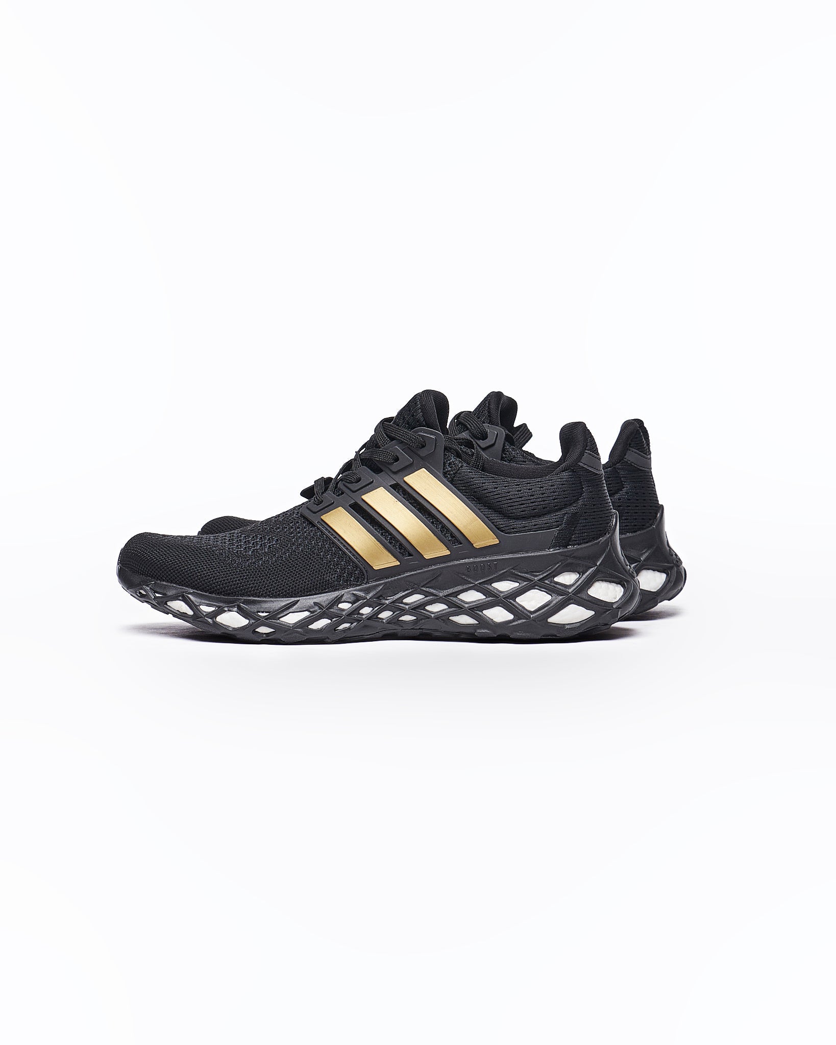 ADI Ultra Boost Men Golden Black Runners Shoes 44.90 MOI OUTFIT