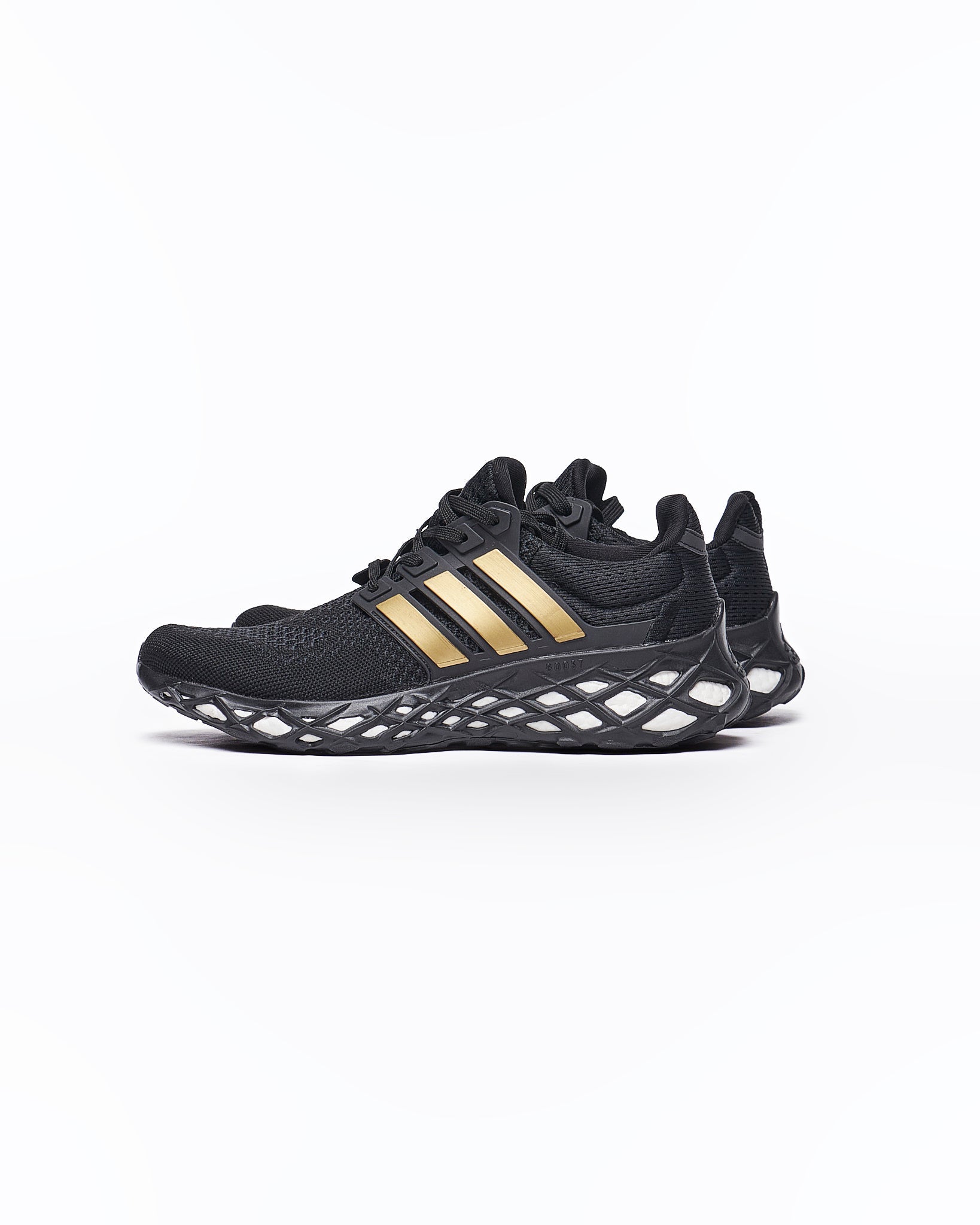 MOI OUTFIT-ADI Ultra Boost Men Golden Black Runners Shoes 44.90