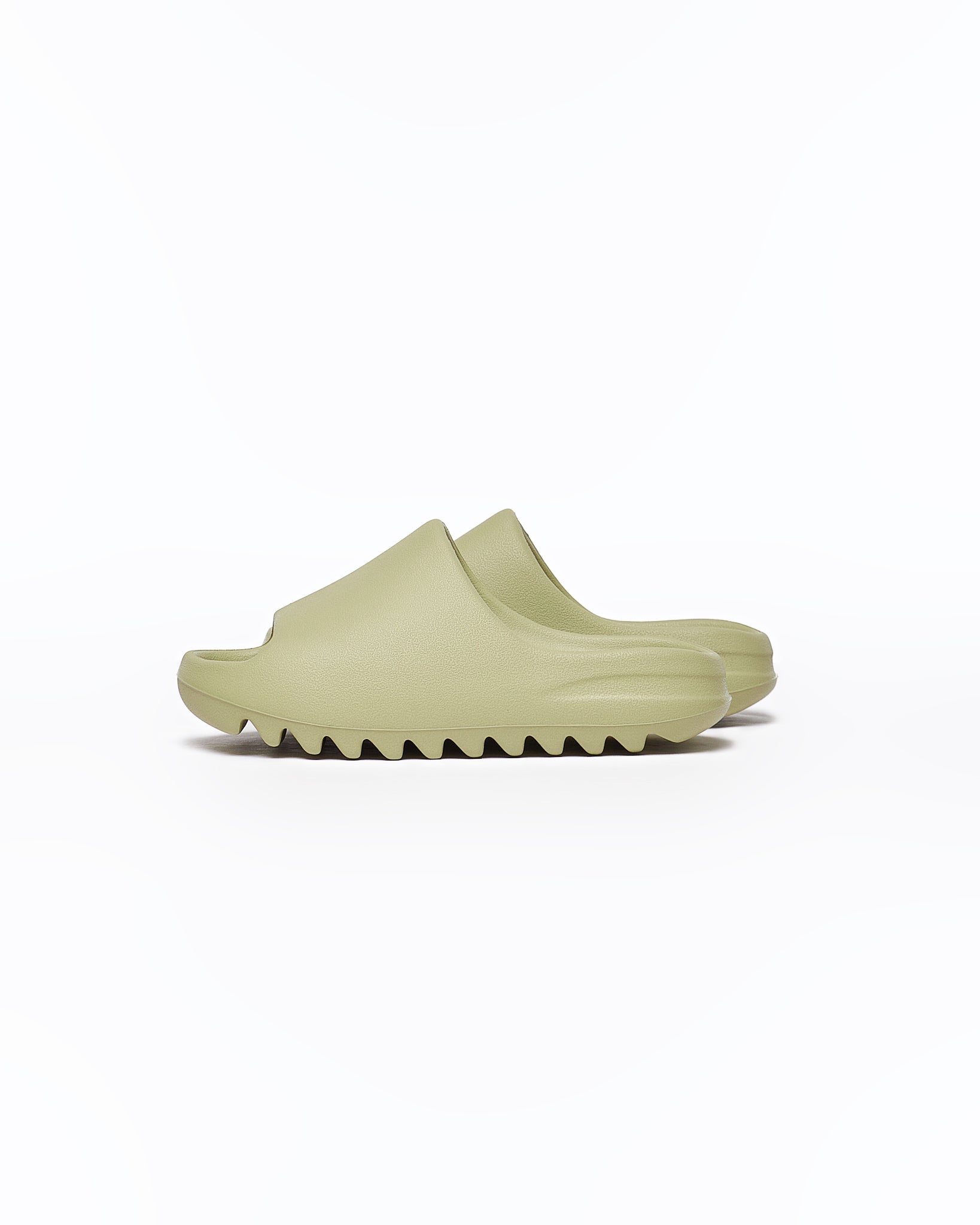 MOI OUTFIT-ADI Yeezy Lady Light Green Slide 38.90