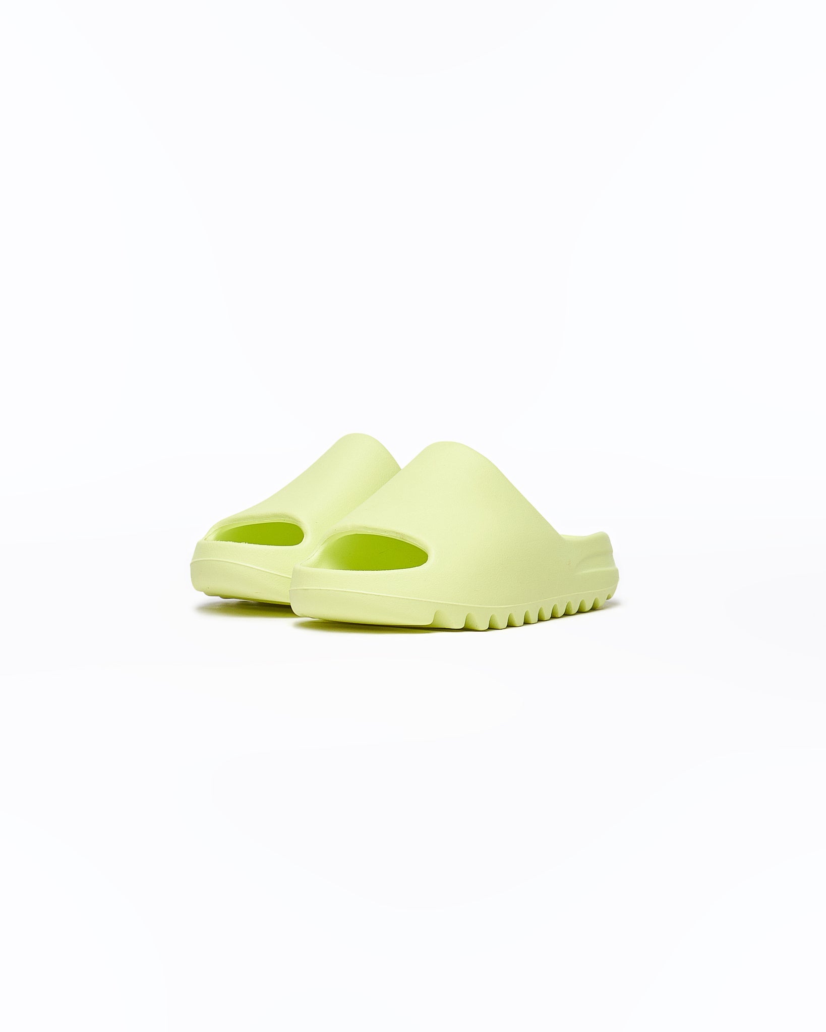 MOI OUTFIT-ADI Yeezy Lady Neon Slide 38.90