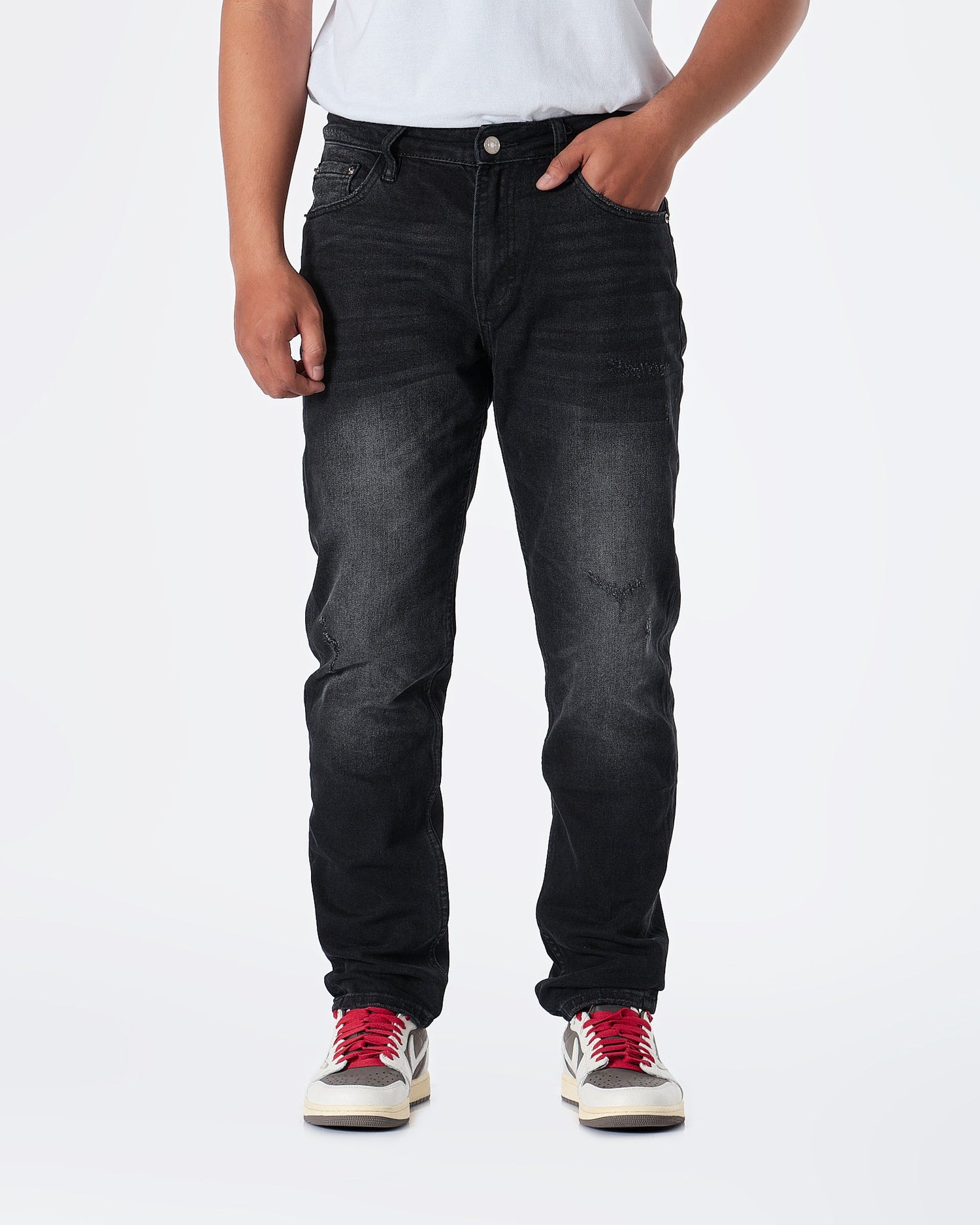 MOI OUTFIT-CD Embroidered Men Jeans 69.90