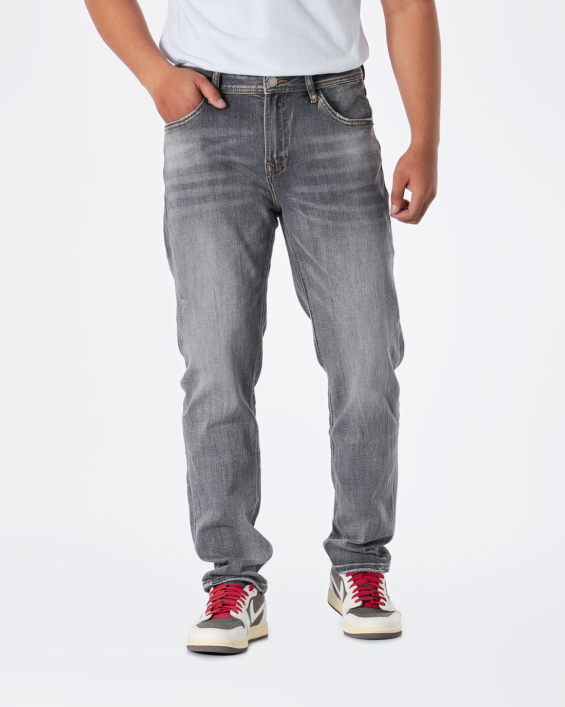MOI OUTFIT-CD Embroidered Men Jeans 69.90