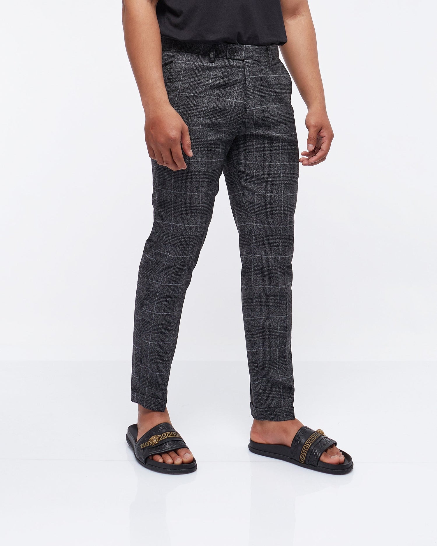 MOI OUTFIT-Checked Casual Men Slim Fit Pants 23.90