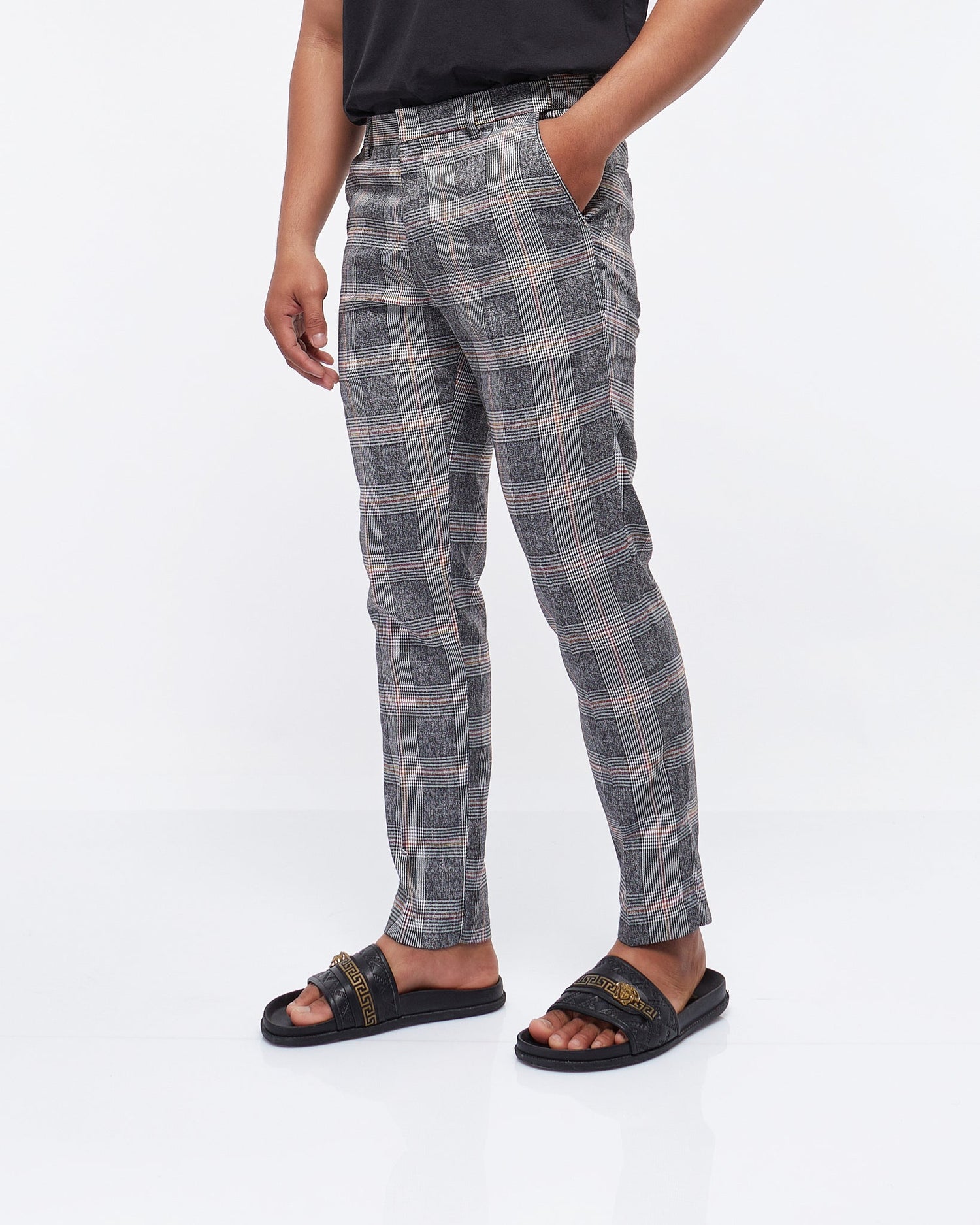 MOI OUTFIT-Checked Casual Men Slim Fit Pants 25.90