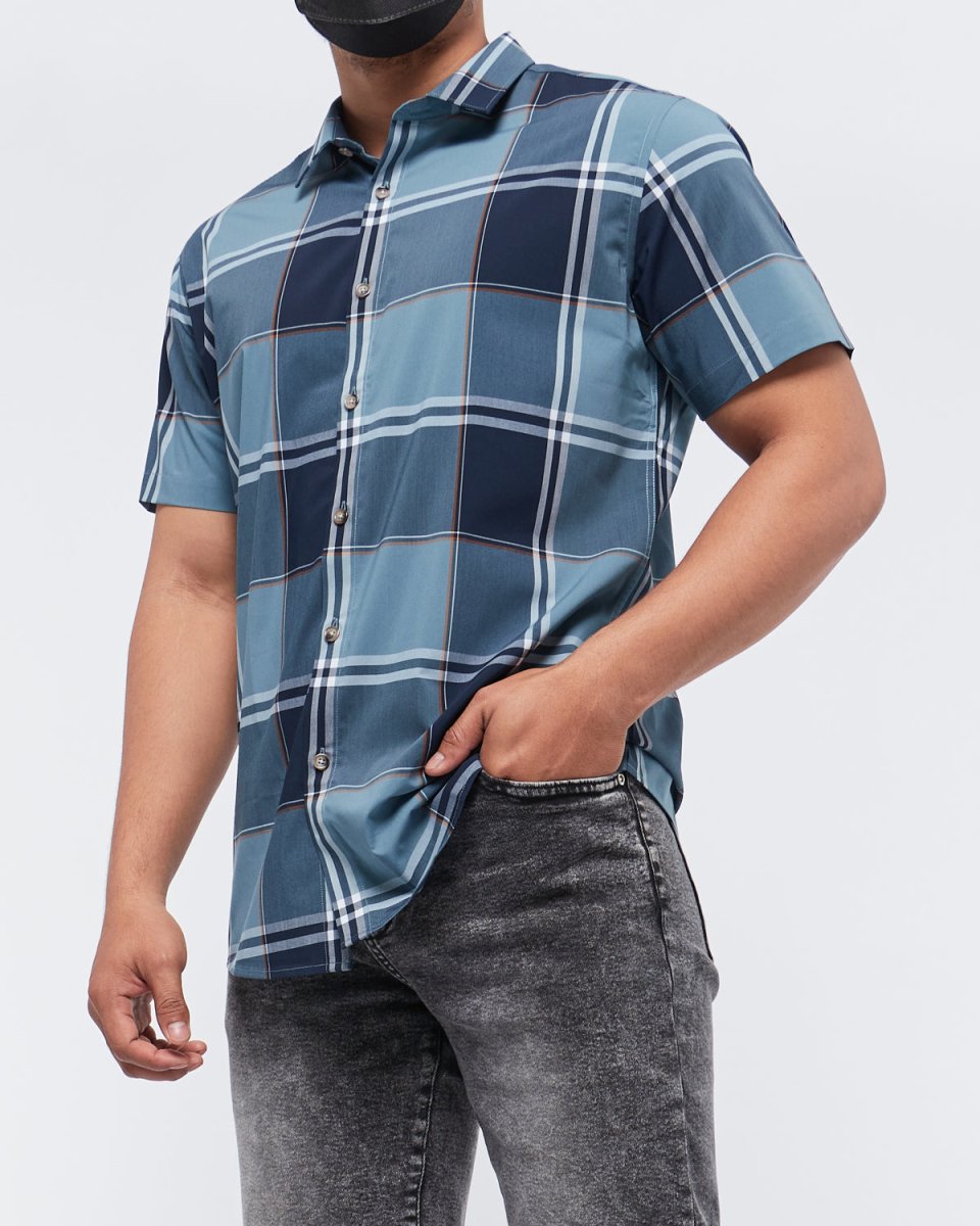 MOI OUTFIT-Checked Pattern Men Short Sleeve Shirt 24.90