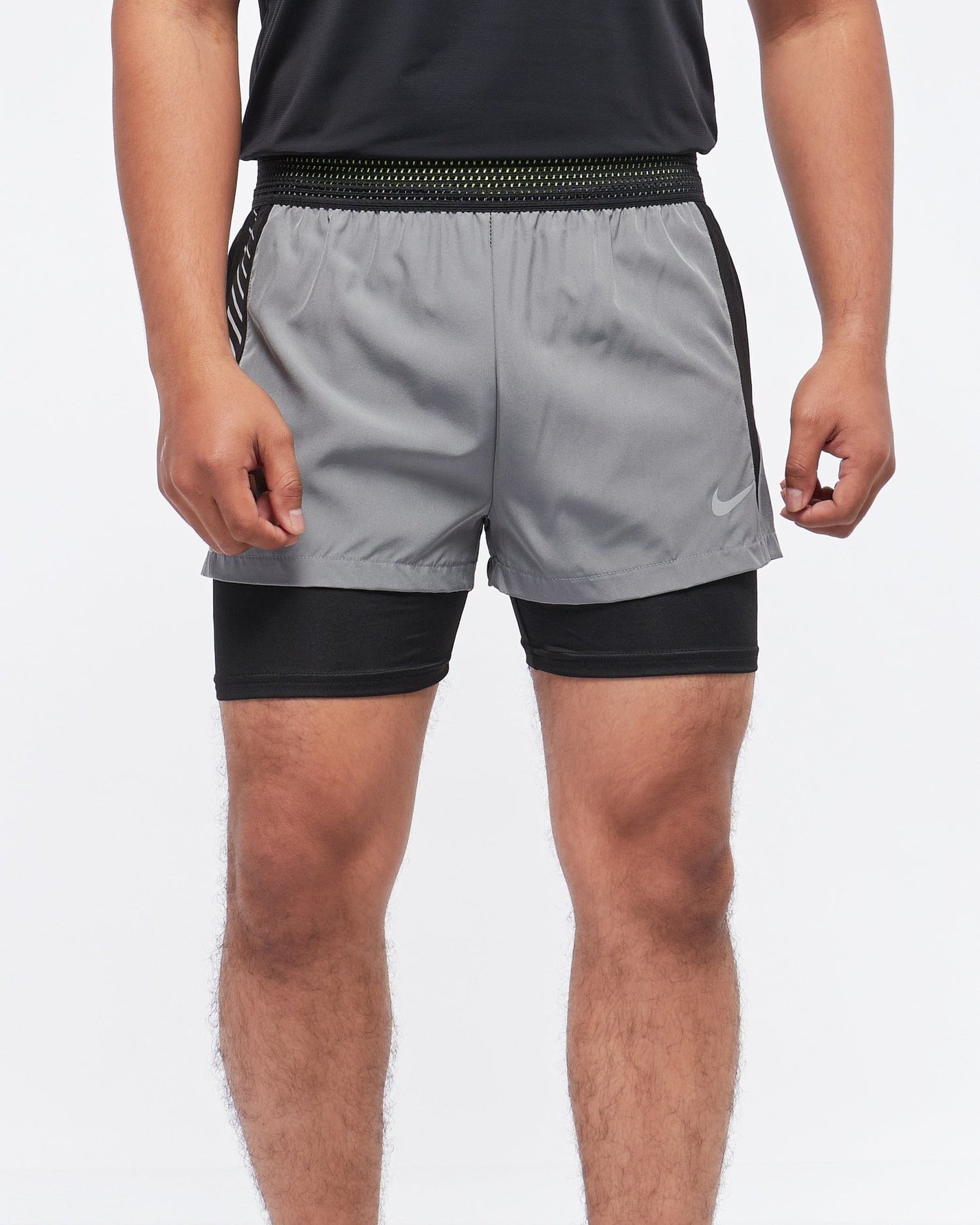 MOI OUTFIT-Color Block 2 in 1 Men Sport Shorts 13.90