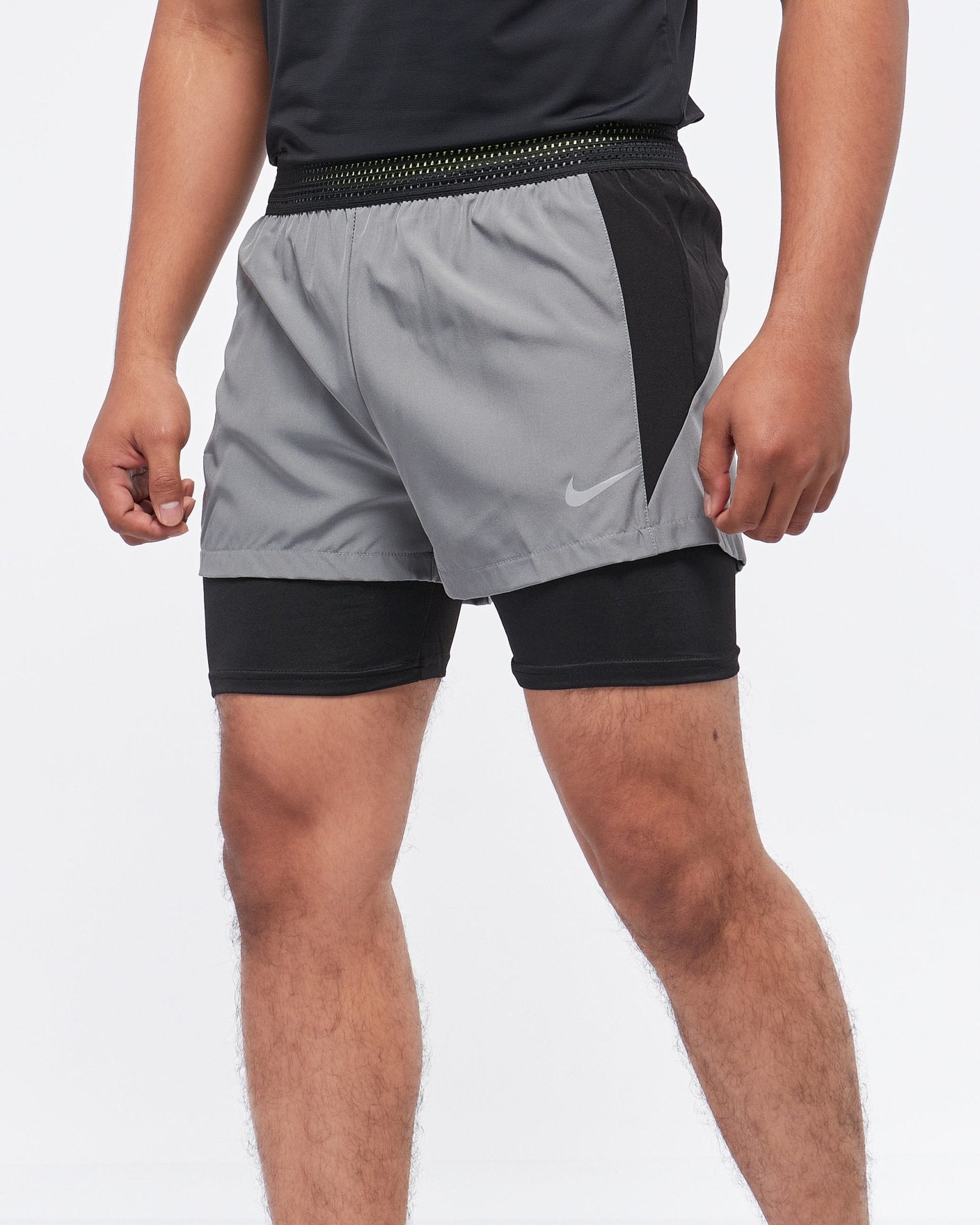 MOI OUTFIT-Color Block 2 in 1 Men Sport Shorts 13.90