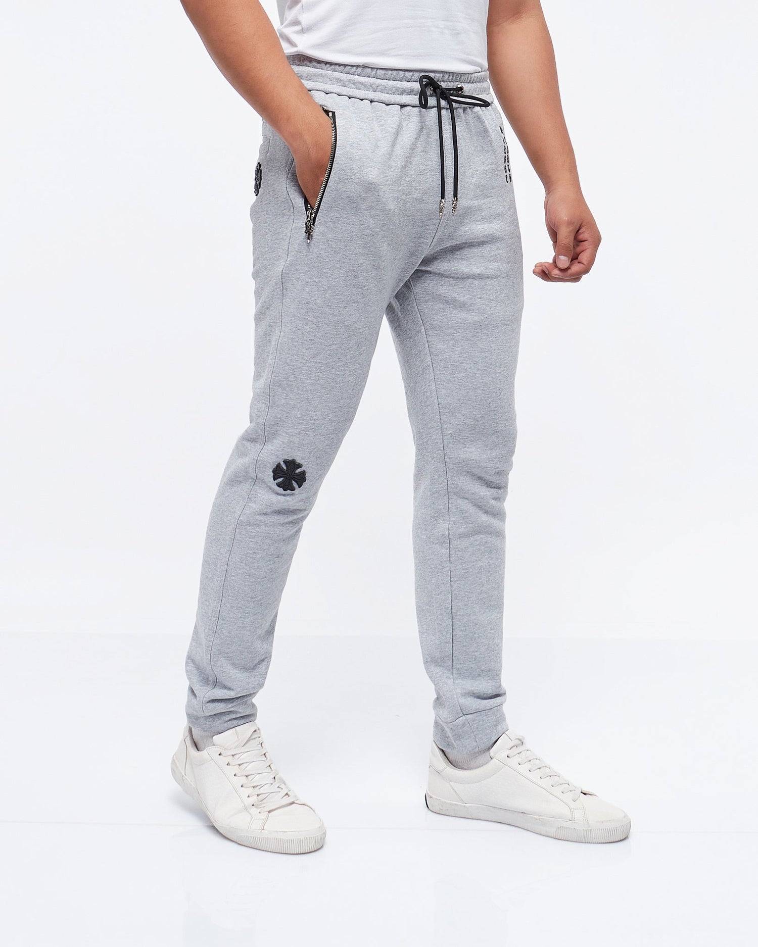 MOI OUTFIT-Cross Logo Embroidered Men Jogger 37.90