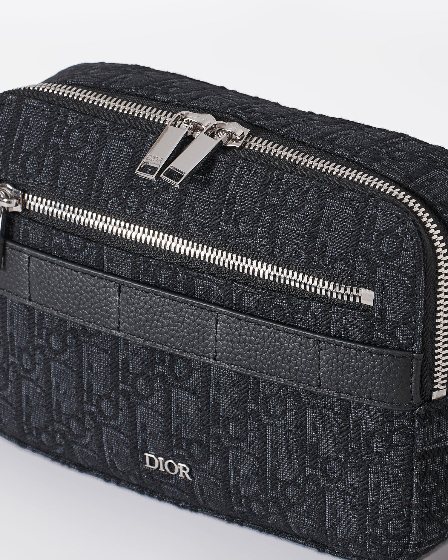 MOI OUTFIT-Dior Trunk Bag 239