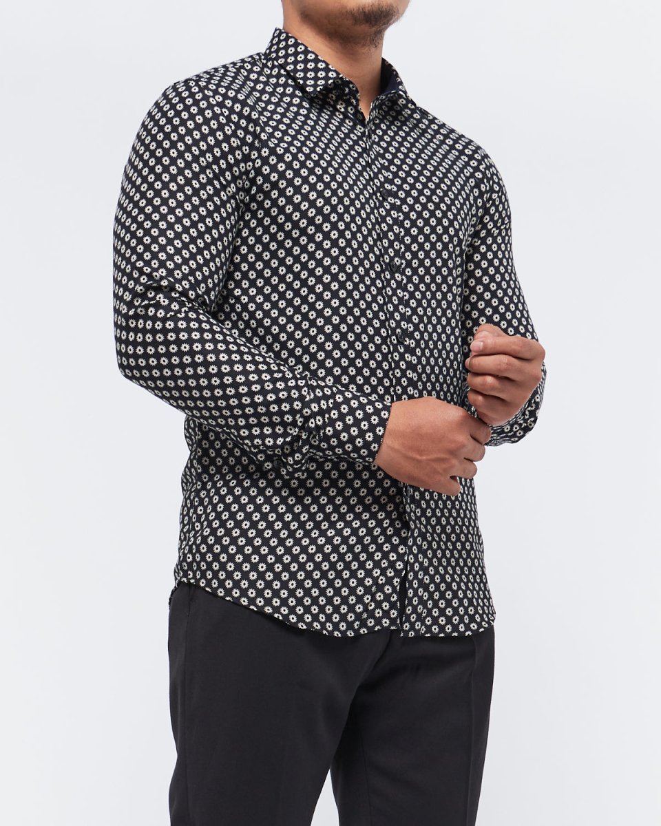 MOI OUTFIT-Dots Over Printed Men Long Sleeve Shirt 22.90