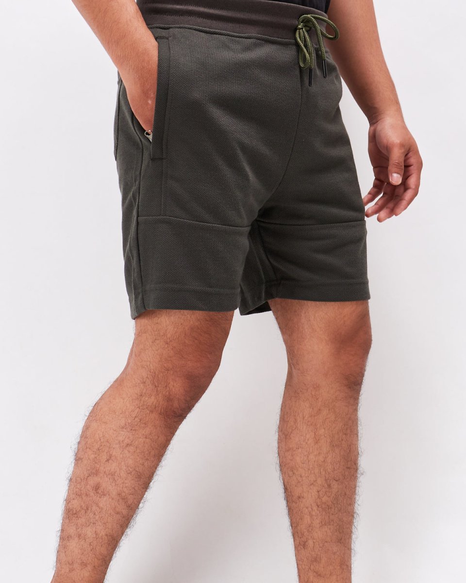 MOI OUTFIT-Elastic Relax Fit Men Short 17.50
