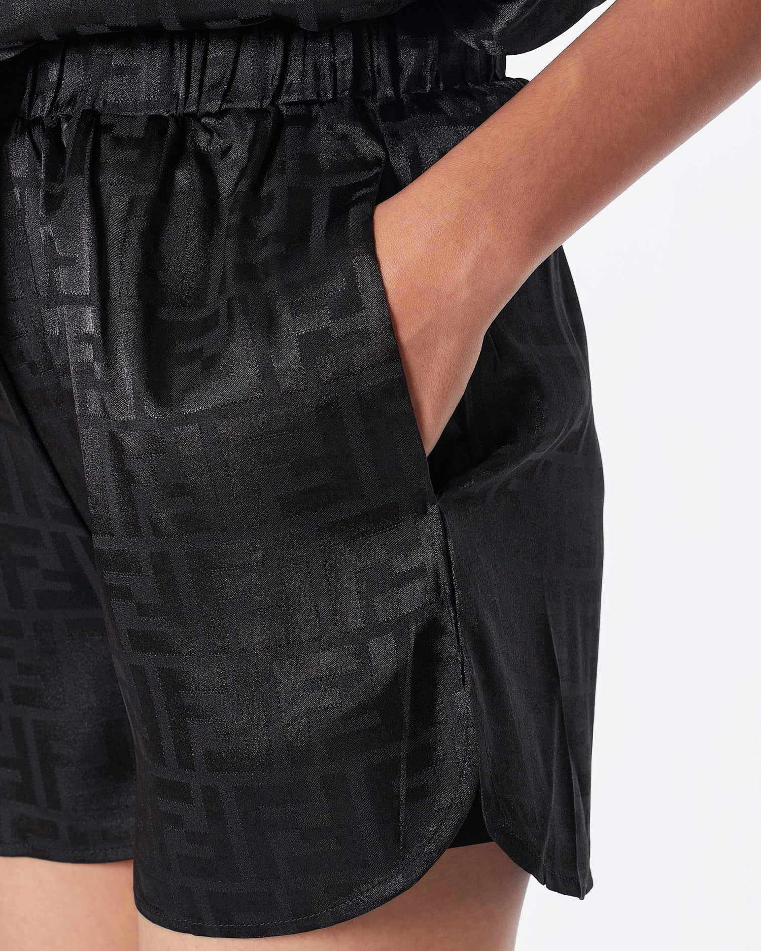 MOI OUTFIT-FF Monogram Lady Black Set Shirt + Short 2pcs 79.90