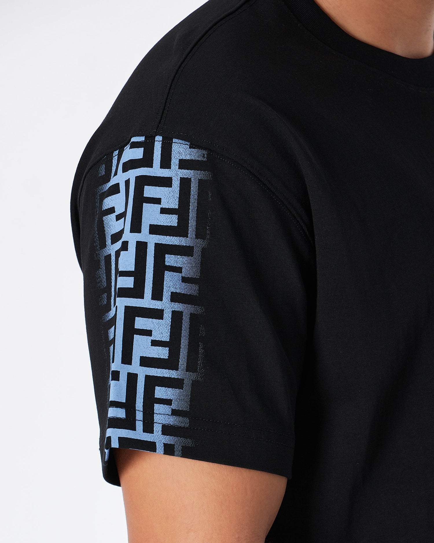 MOI OUTFIT-FF Monogram Sleeve Printed Men T-Shirt 49.90
