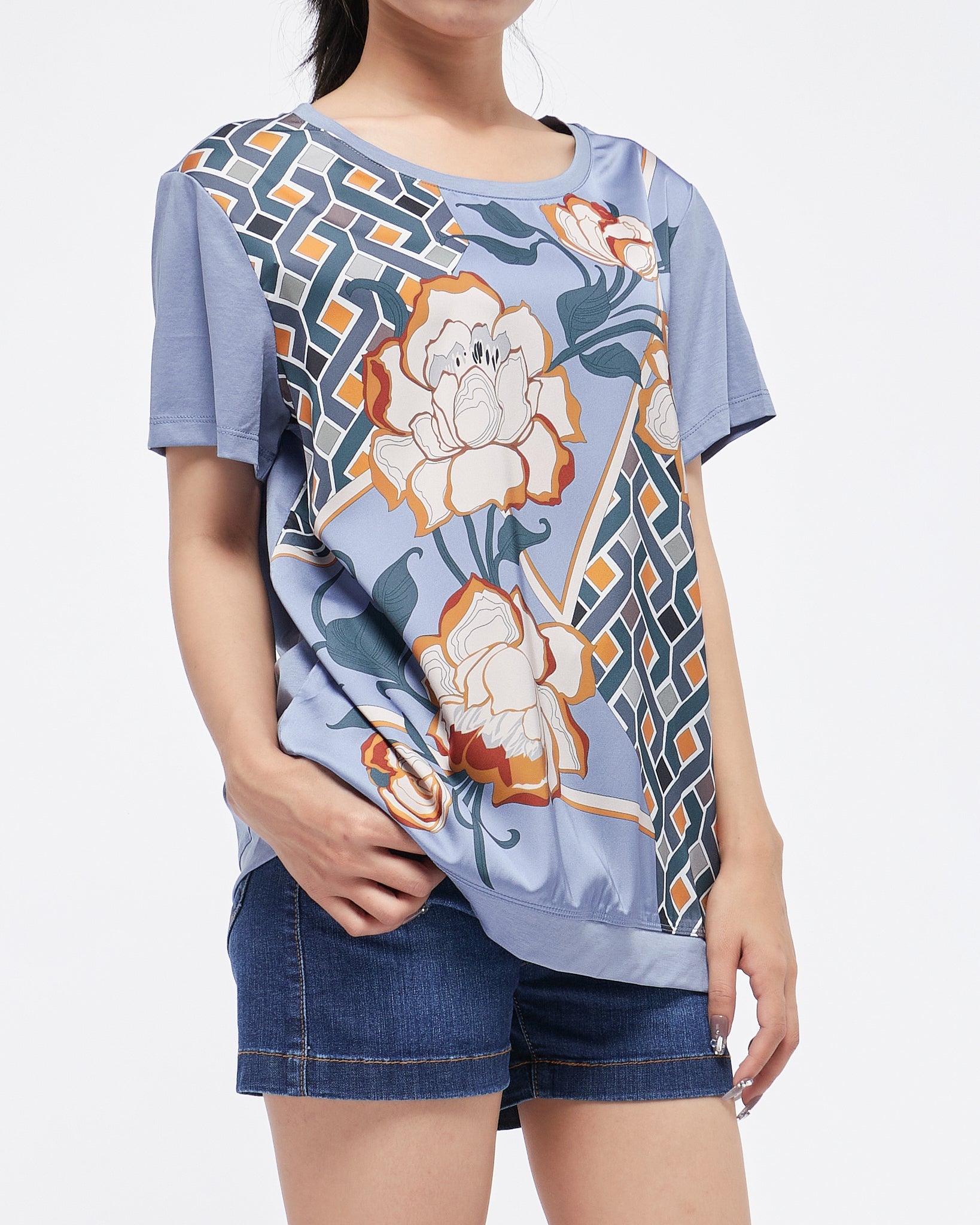 MOI OUTFIT-Floral Over Printed Lady T-Shirt 17.90