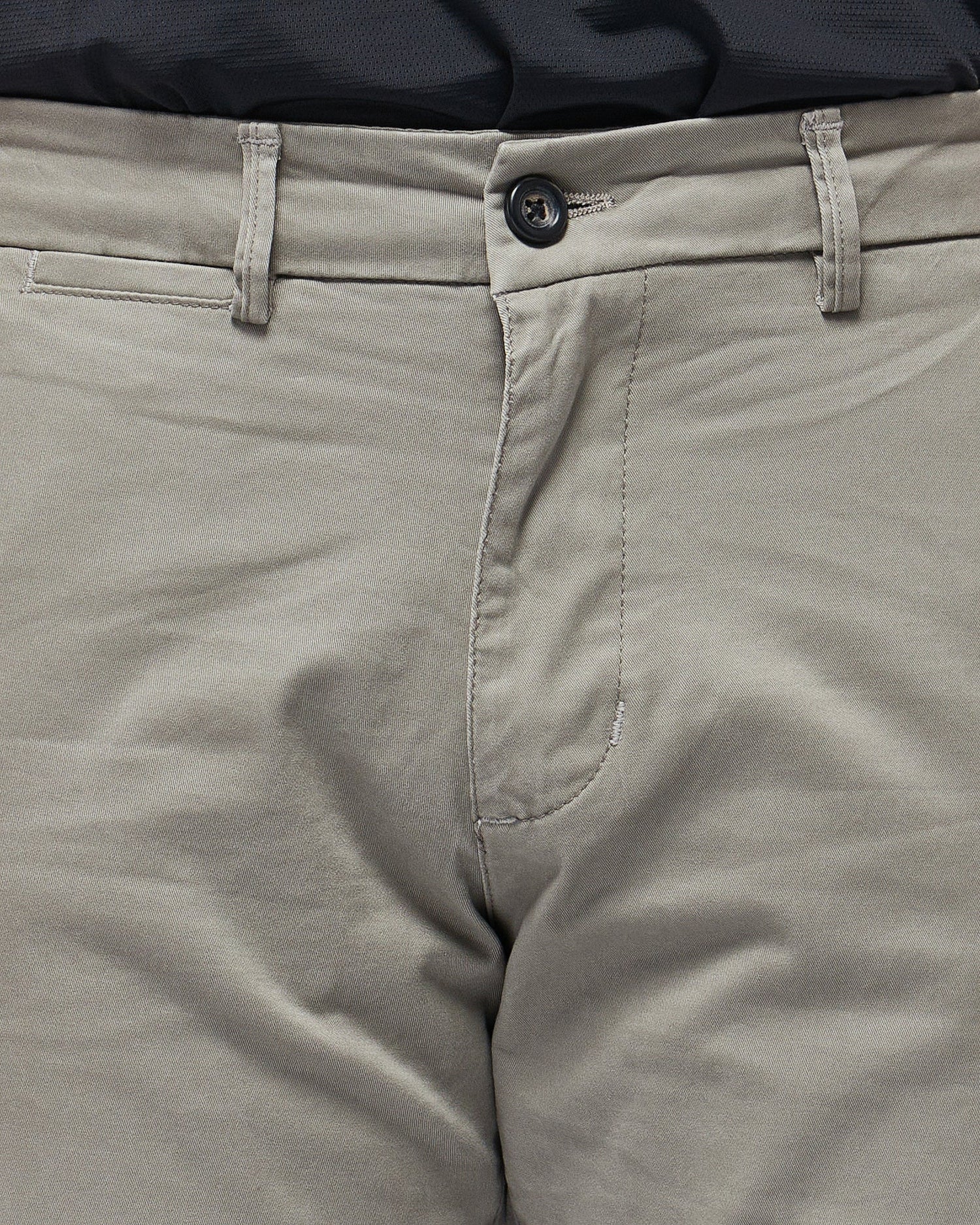 MOI OUTFIT-Gap Khaki Regular Fit Men Pants 23.90