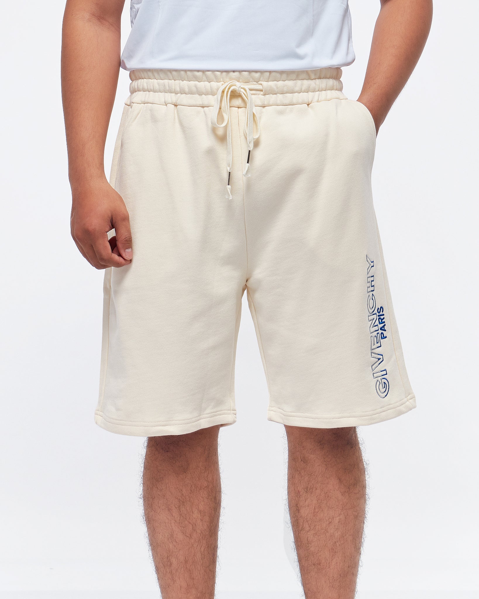 MOI OUTFIT-Givenchy Logo Embroidered Men Shorts 21.90