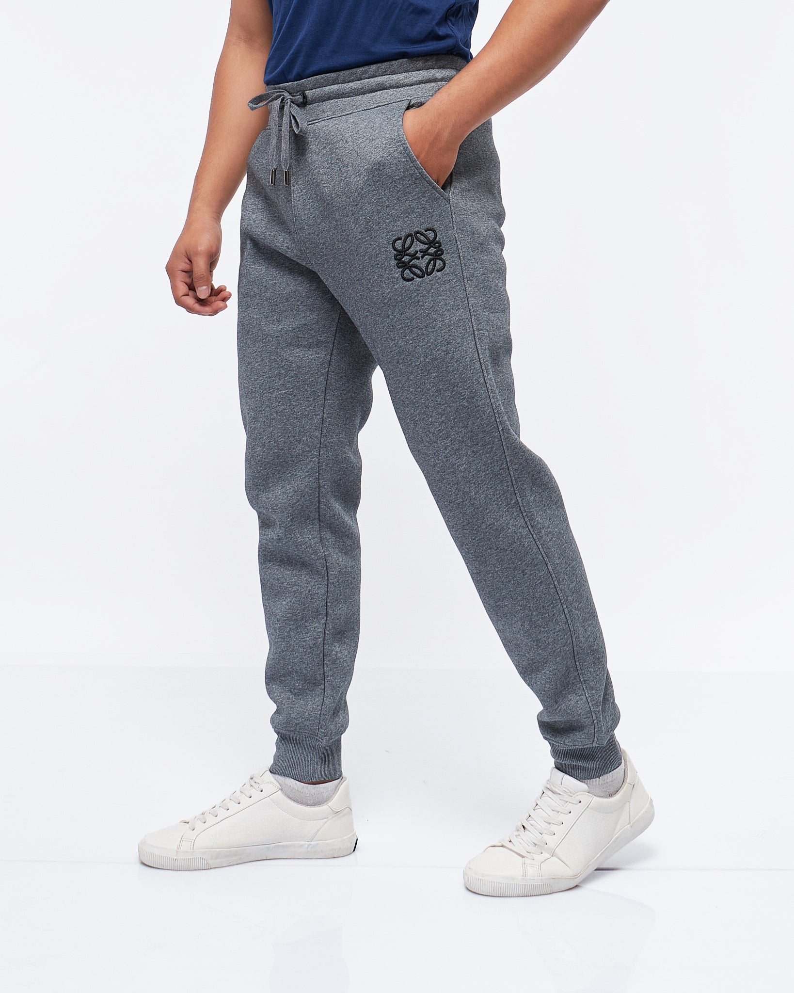 MOI OUTFIT-Loewe Logo Embroidered Men Jogger 38.90