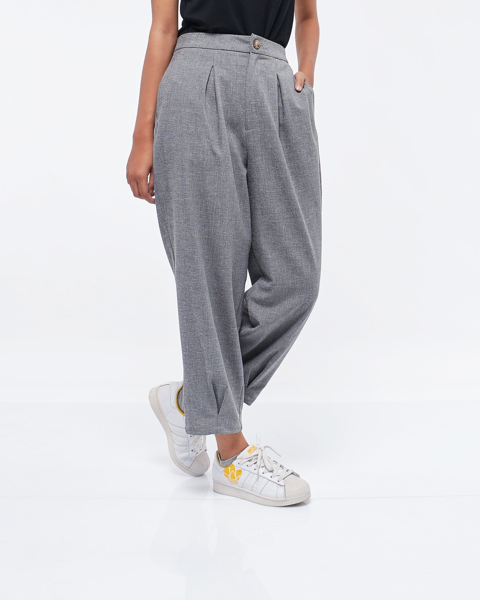 MOI OUTFIT-Loose Fit Lady Pants 16.90