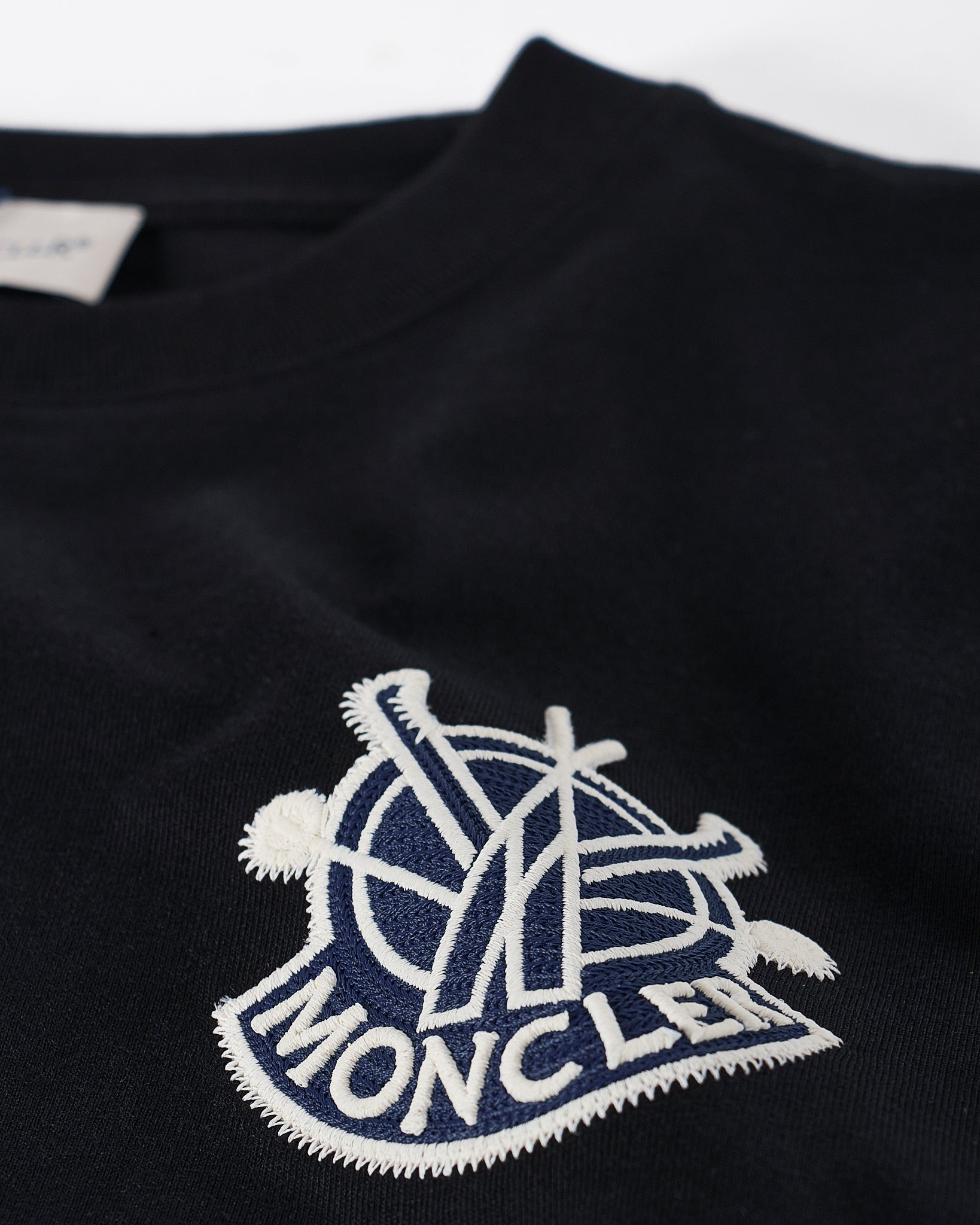 MOI OUTFIT-MC Logo Embroidered Men T-Shirt 60.90
