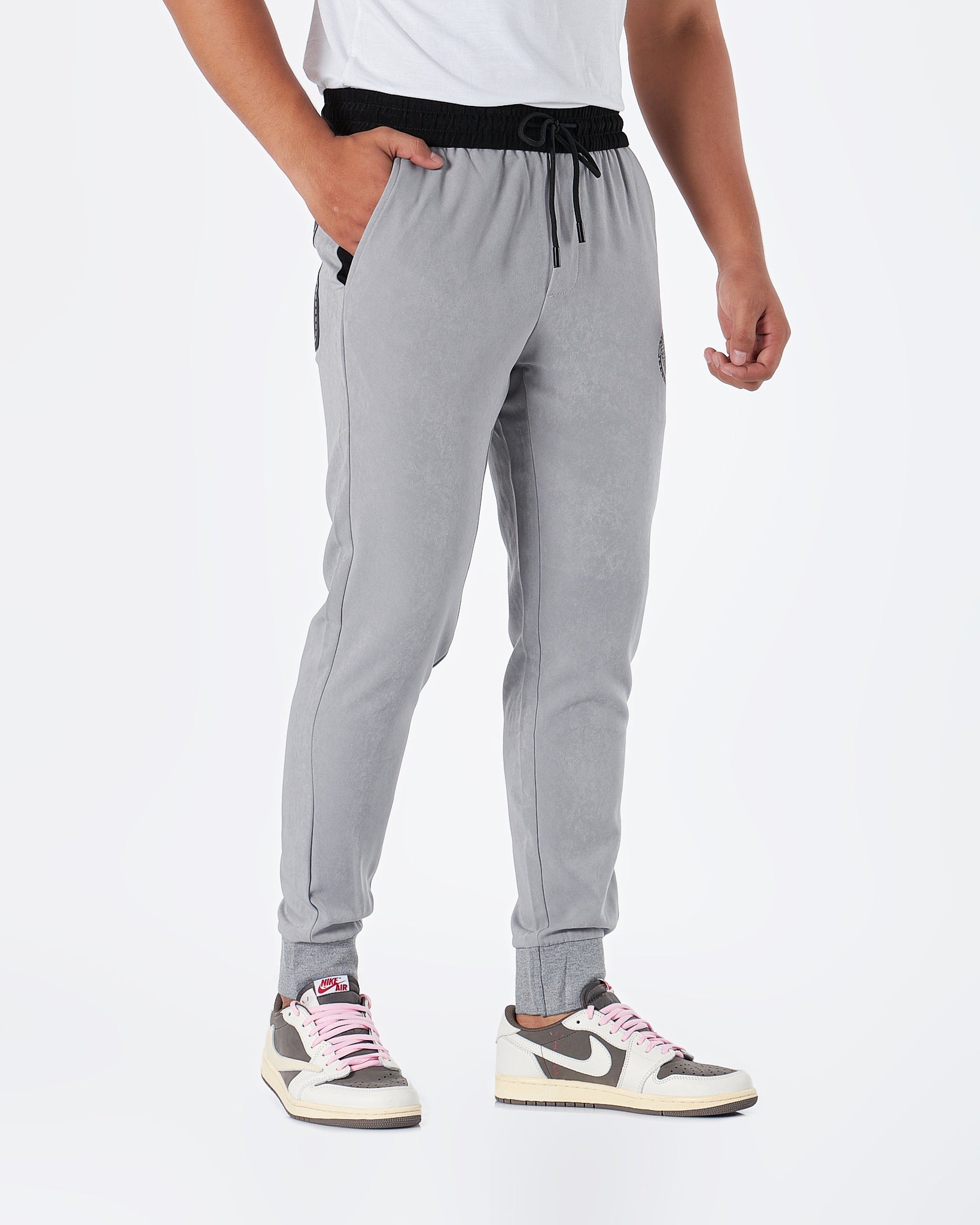 MOI OUTFIT-Medusa Logo Embroidered Men Joggers 69.90