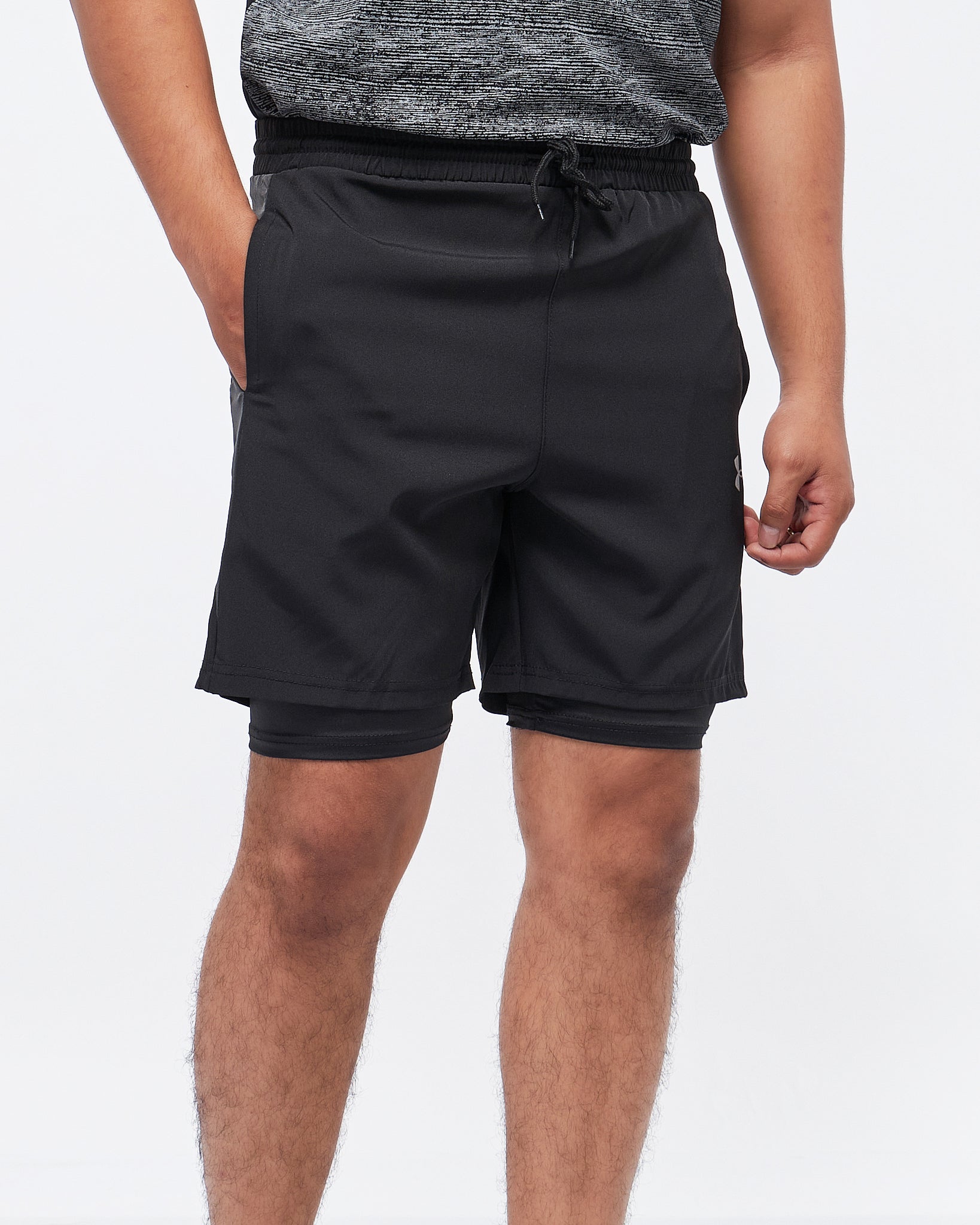 MOI OUTFIT-Side Color Block 2 in 1 Men Sport Shorts 13.90