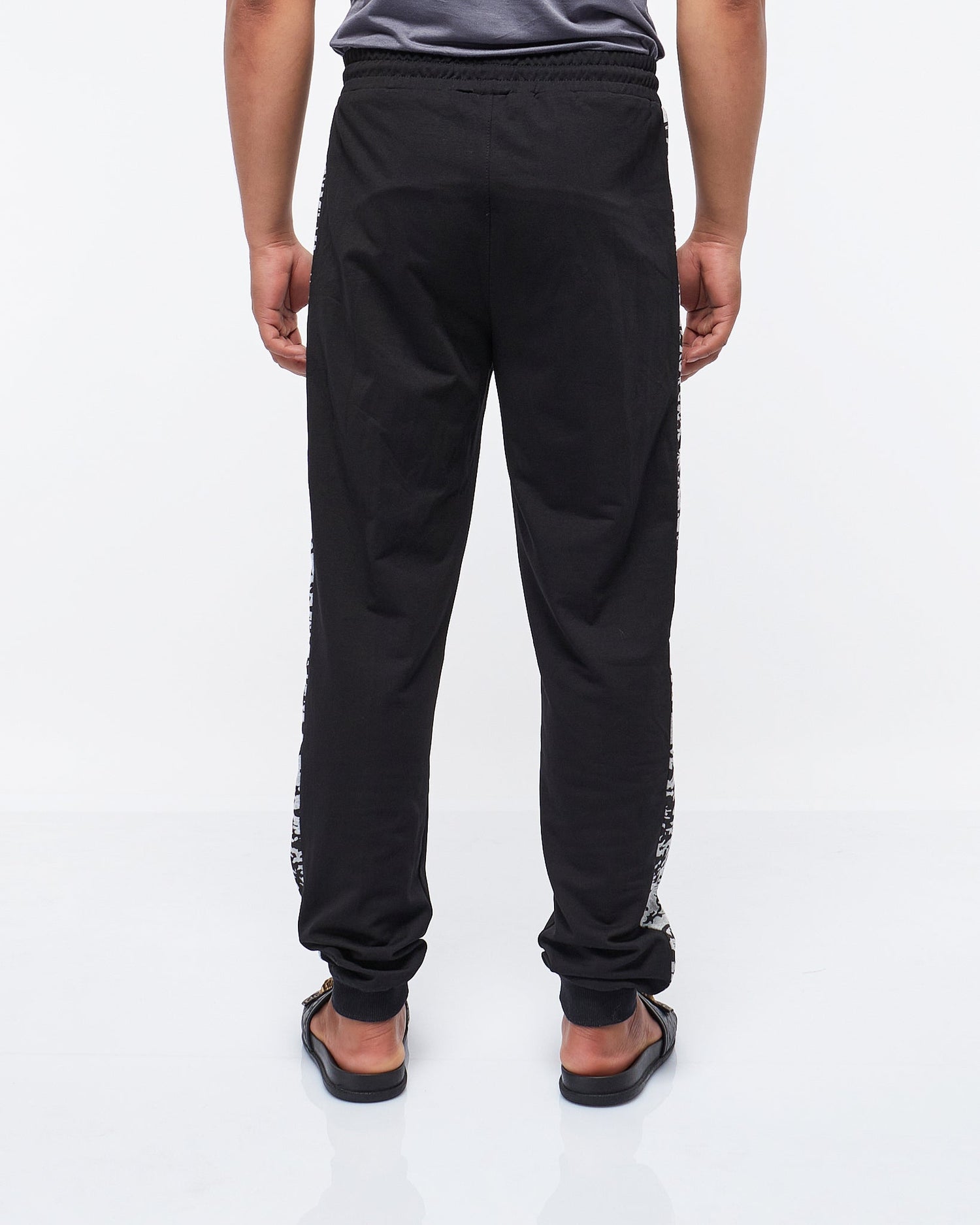 MOI OUTFIT-Side Leopard Stripe Printed Men Jogger 19.90