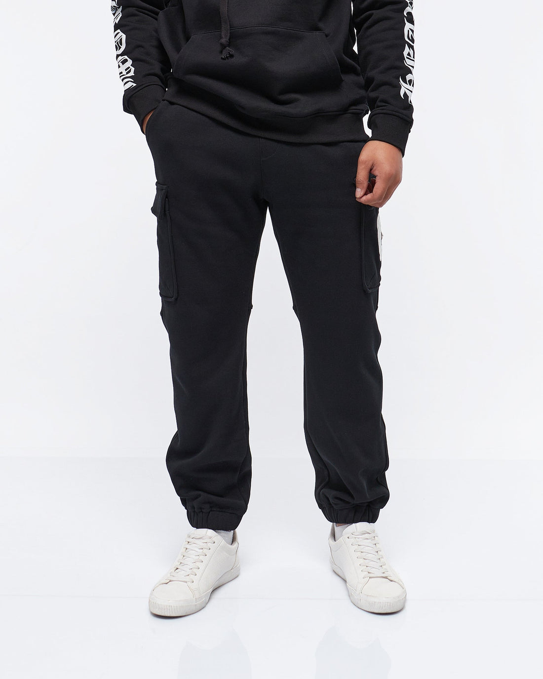 MOI OUTFIT-Side Pocket Logo Embroidered Men Jogger 42.90