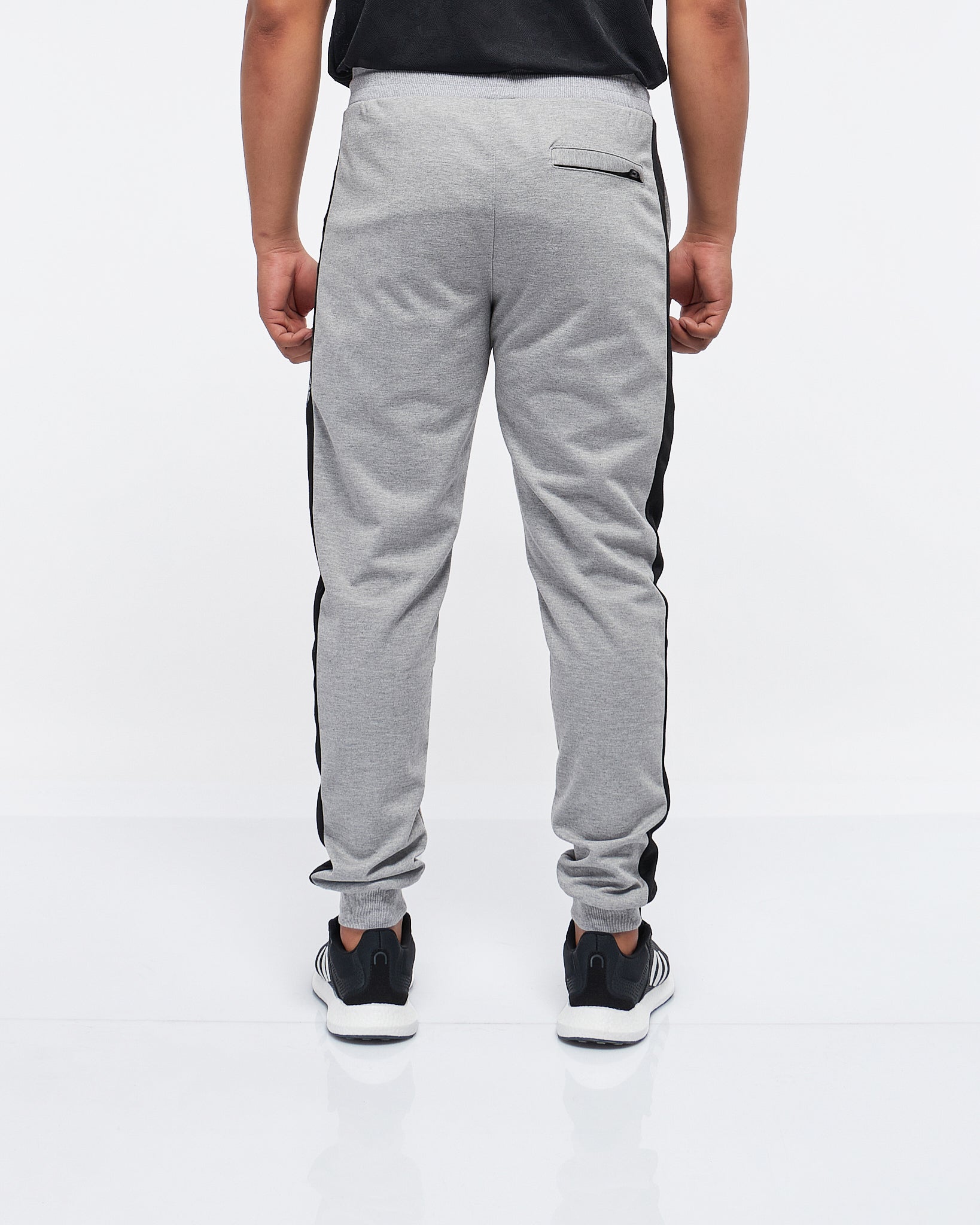 MOI OUTFIT-Side Striped Logo Vertical Men Joggers 18.90