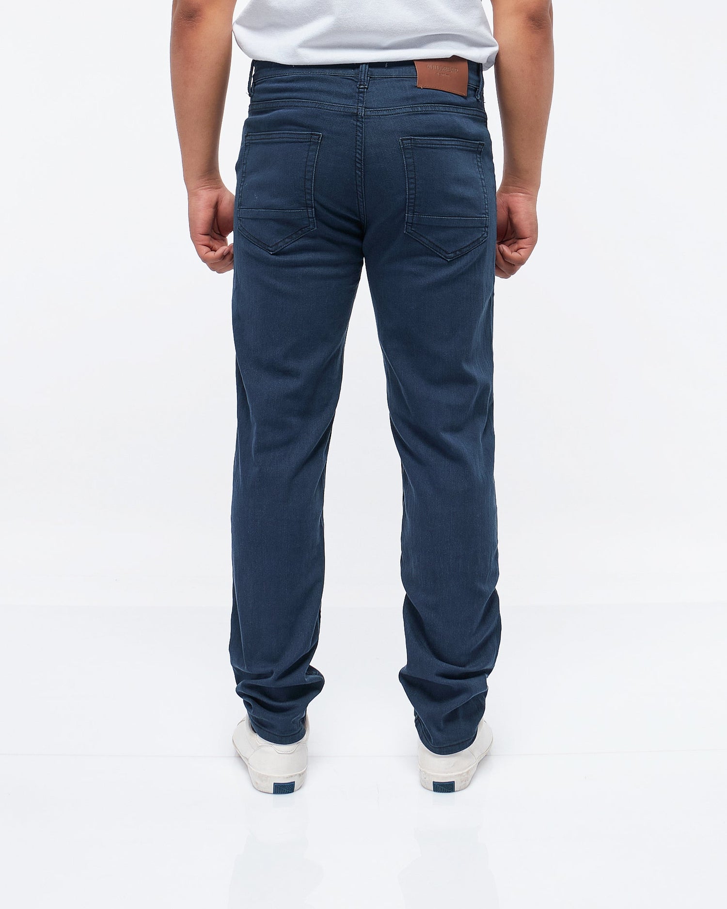 MOI OUTFIT-Soft Stretchy Men Slim Fit Jeans 24.90