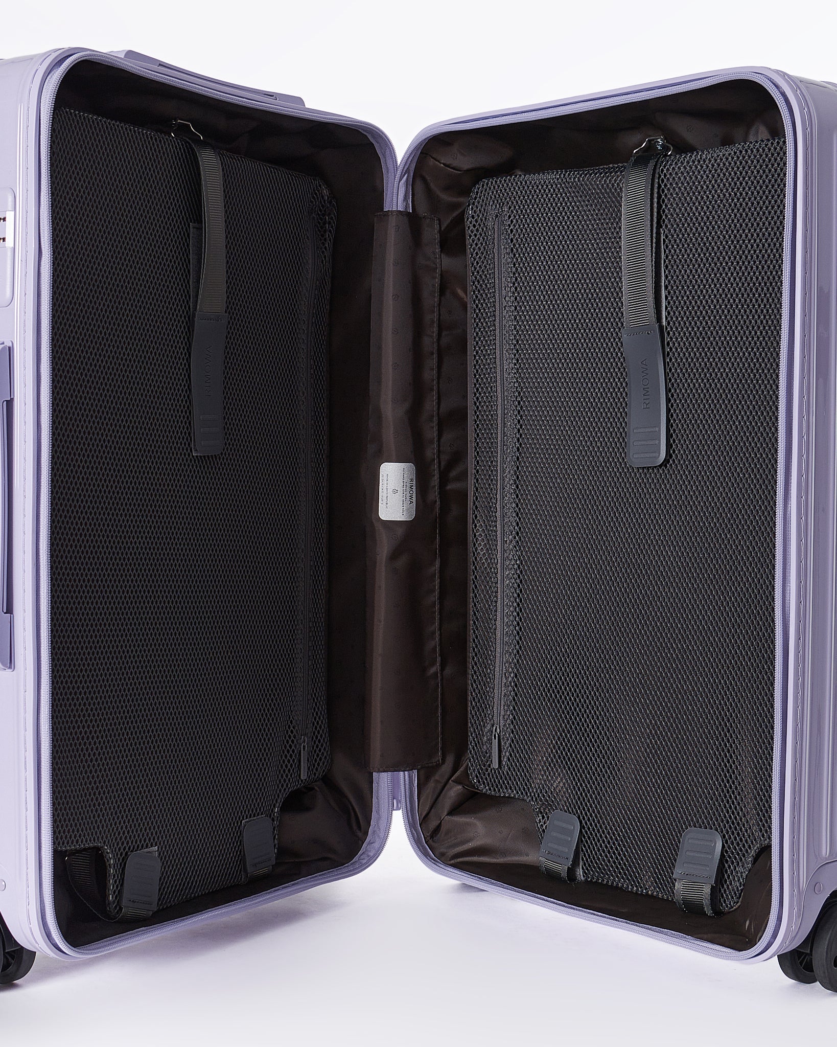 H and m luggage outlet