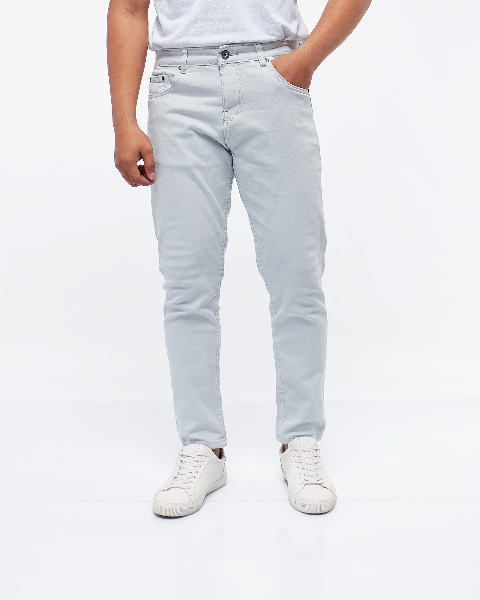 MOI OUTFIT-TB Logo Embroidered Back Pocket Men Jeans 25.90