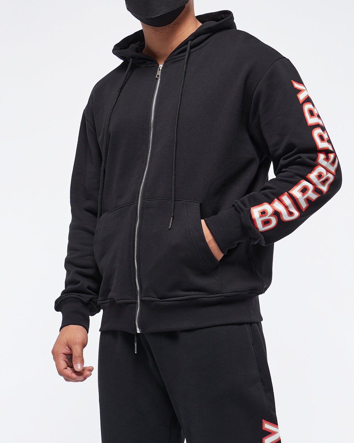 MOI OUTFIT-Vertical Sleeve Logo Printed Men Hoodie Zipped 39.90