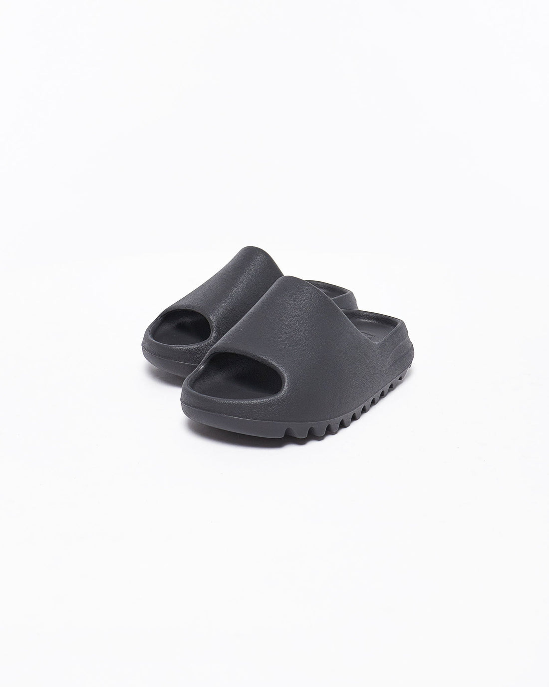 MOI OUTFIT-Yeezy Slide Unisex Slipper 38.90
