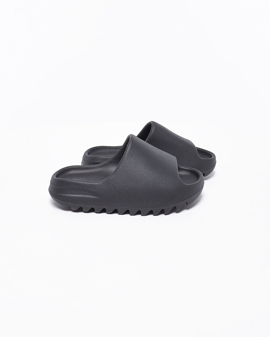MOI OUTFIT-Yeezy Slide Unisex Slipper 38.90